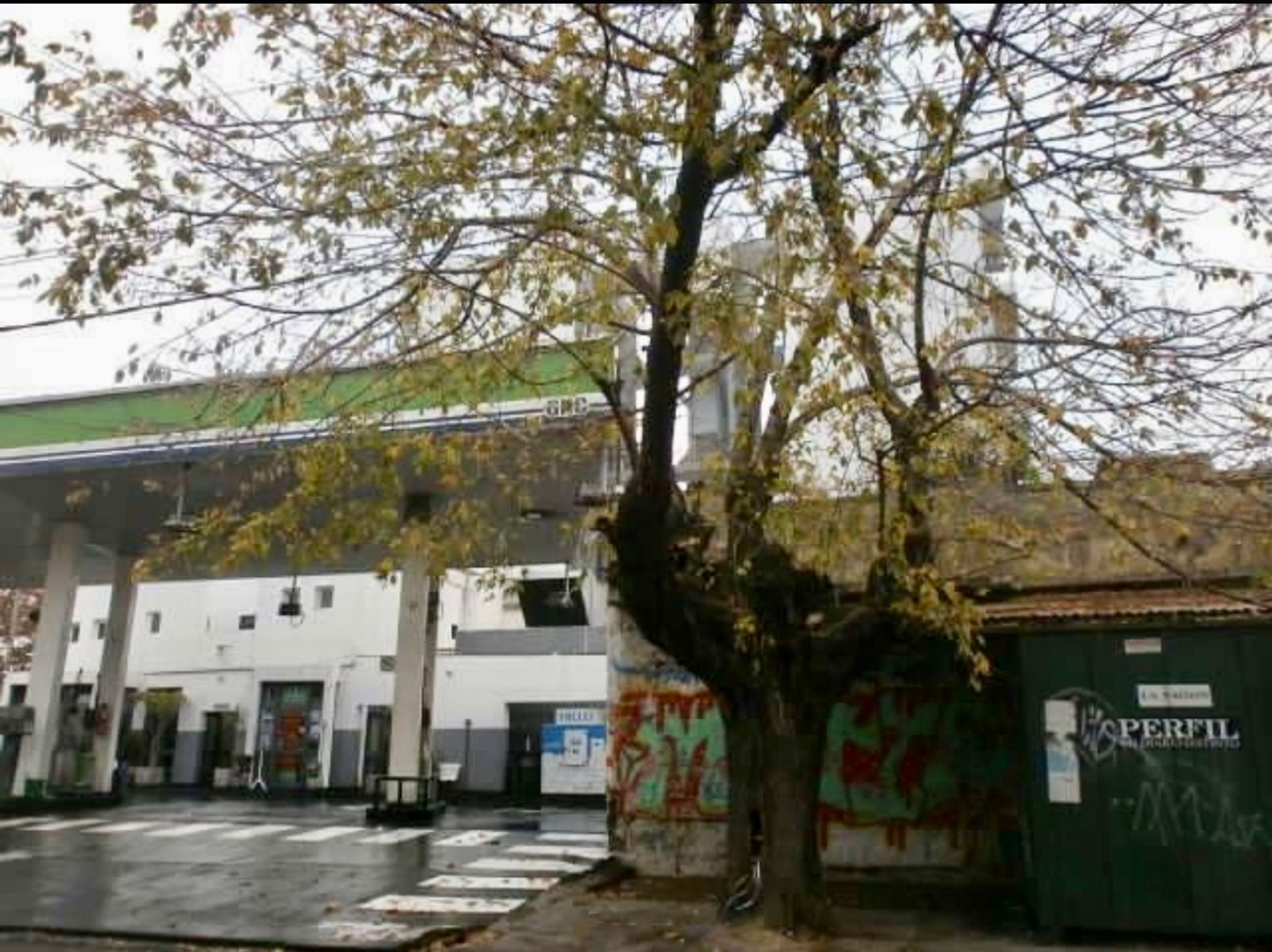 VENTA LOTE 246 M2; QUILMES CENTRO, SOBRE AVENIDA - 3