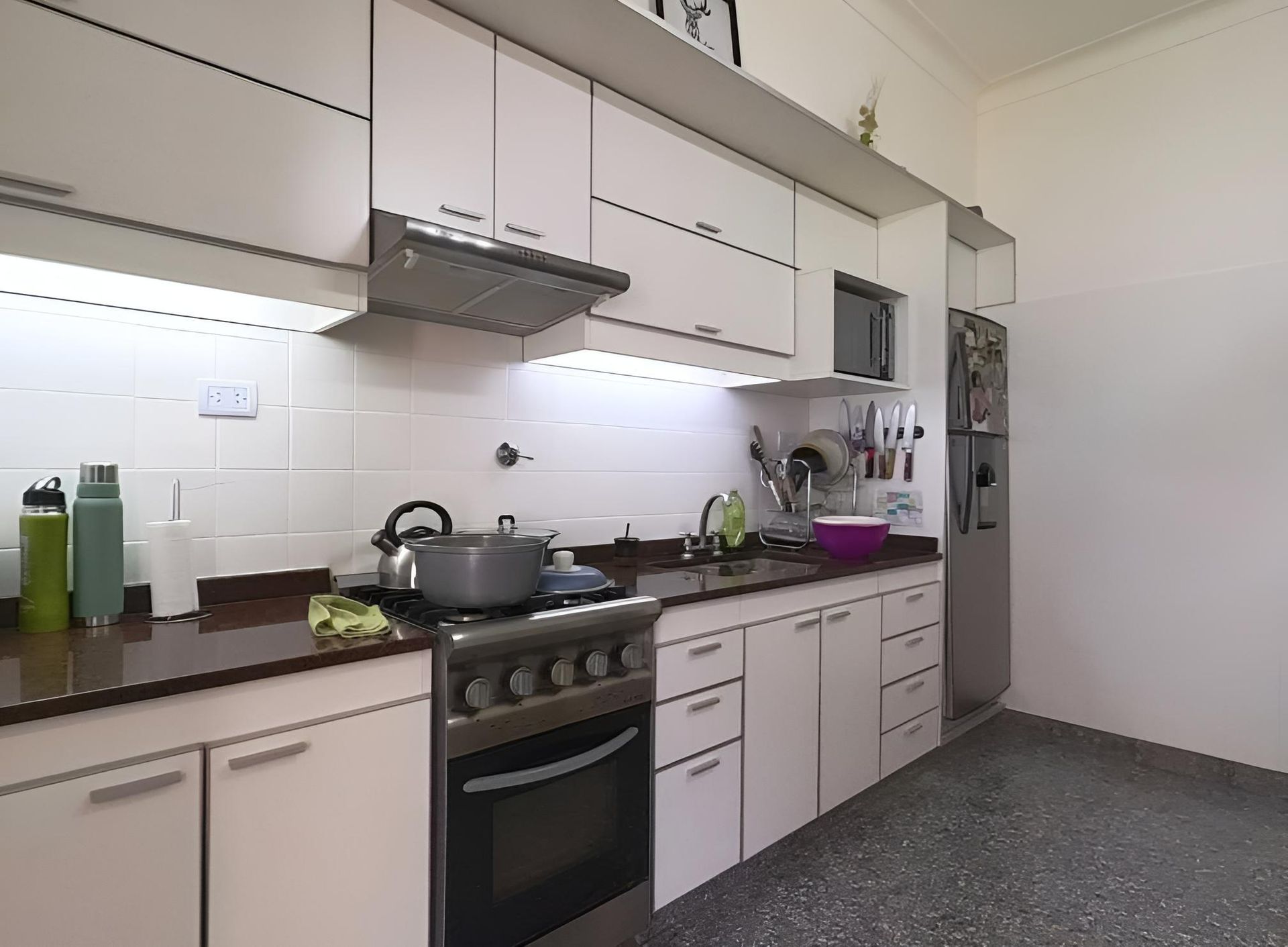 Venta de casa y 3 departamentos Hurlingham p renta - 20