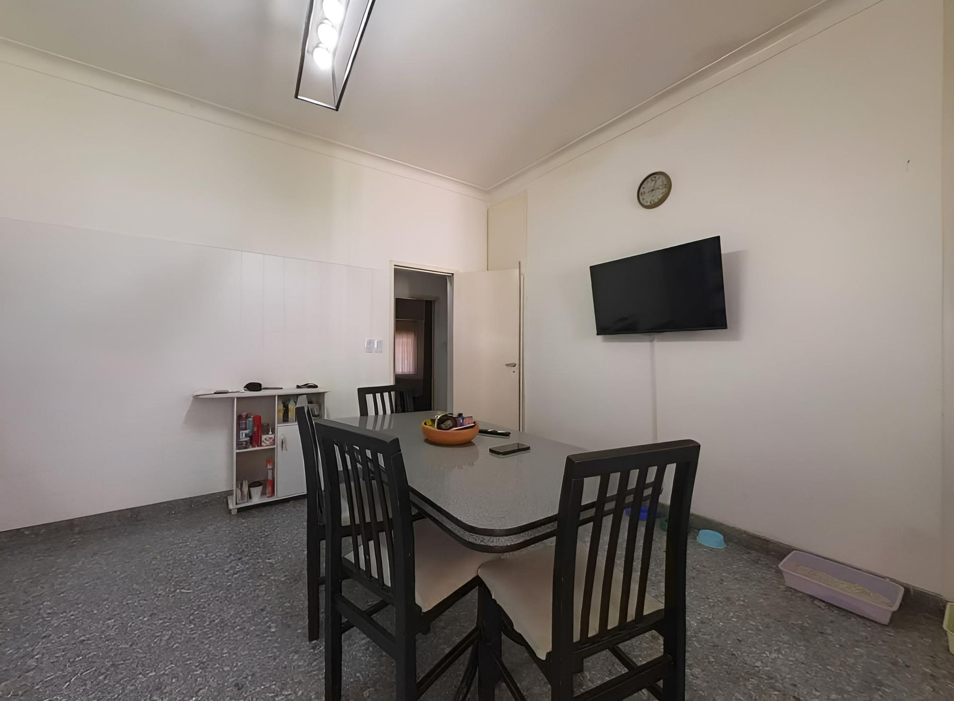 Venta de casa y 3 departamentos Hurlingham p renta - 18