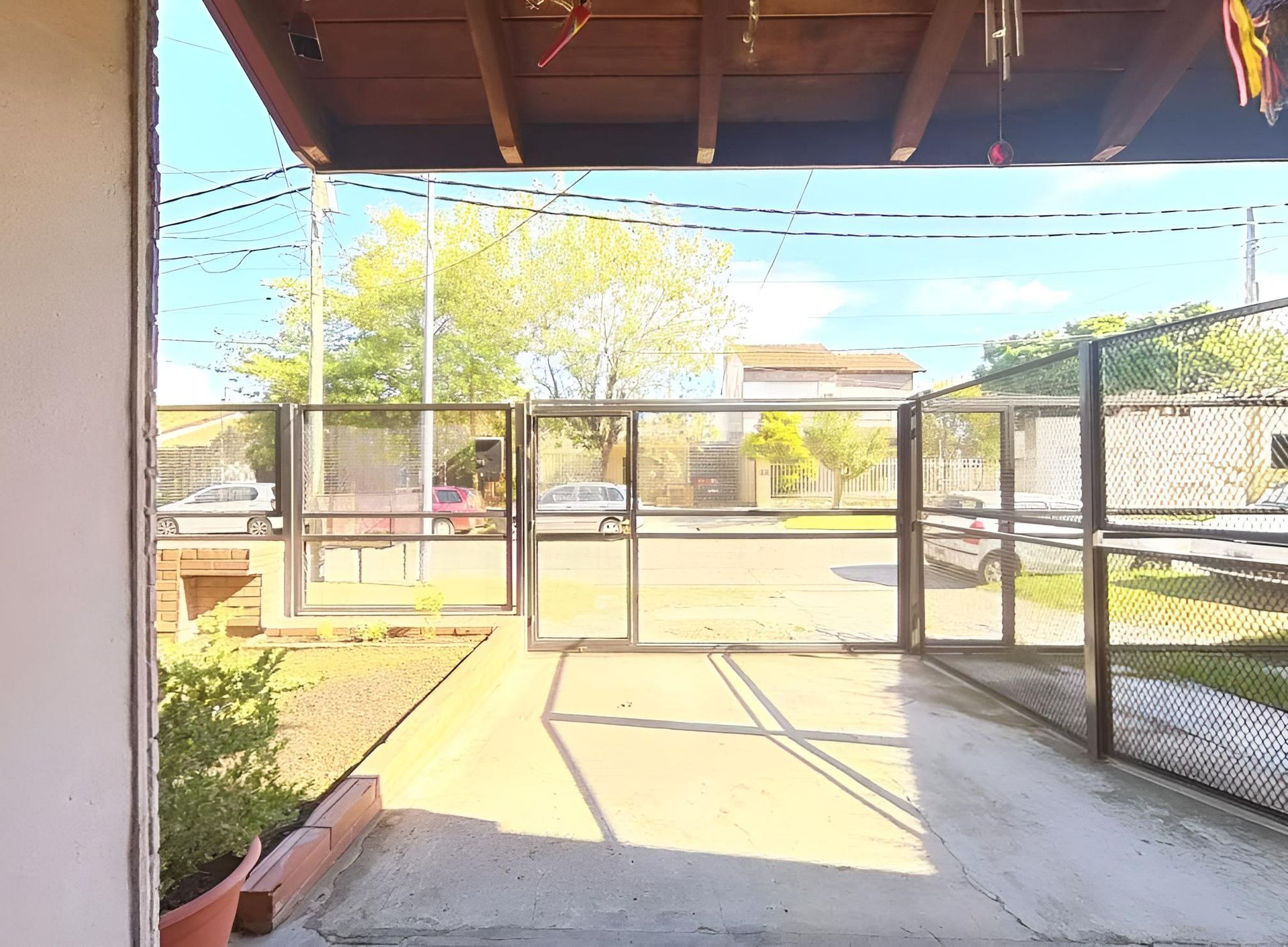 Venta de casa y 3 departamentos Hurlingham p renta - 6