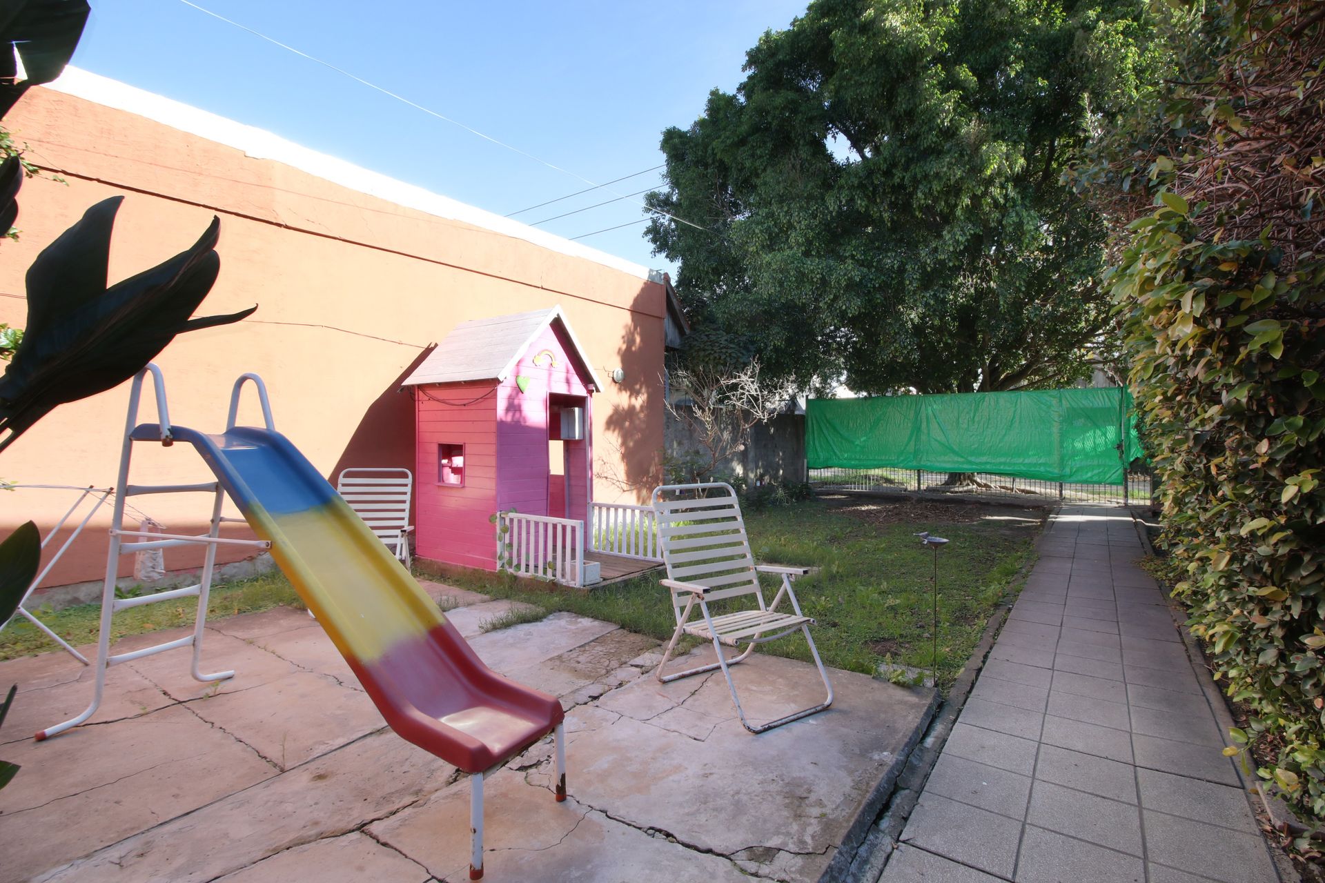 Casa en venta 4 ambientes con parque Luis Guillón - 3