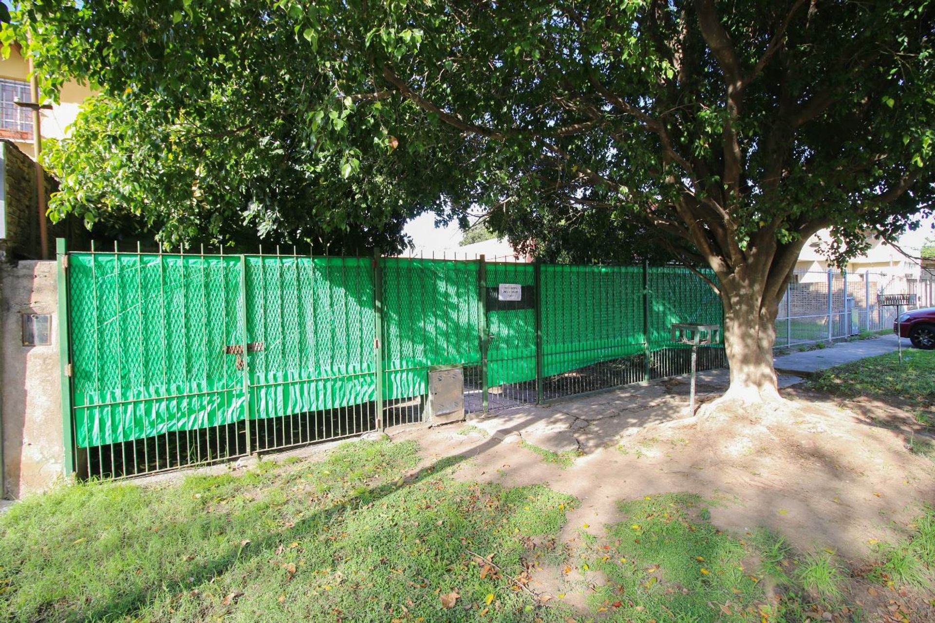 Casa en venta 4 ambientes con parque Luis Guillón - 1