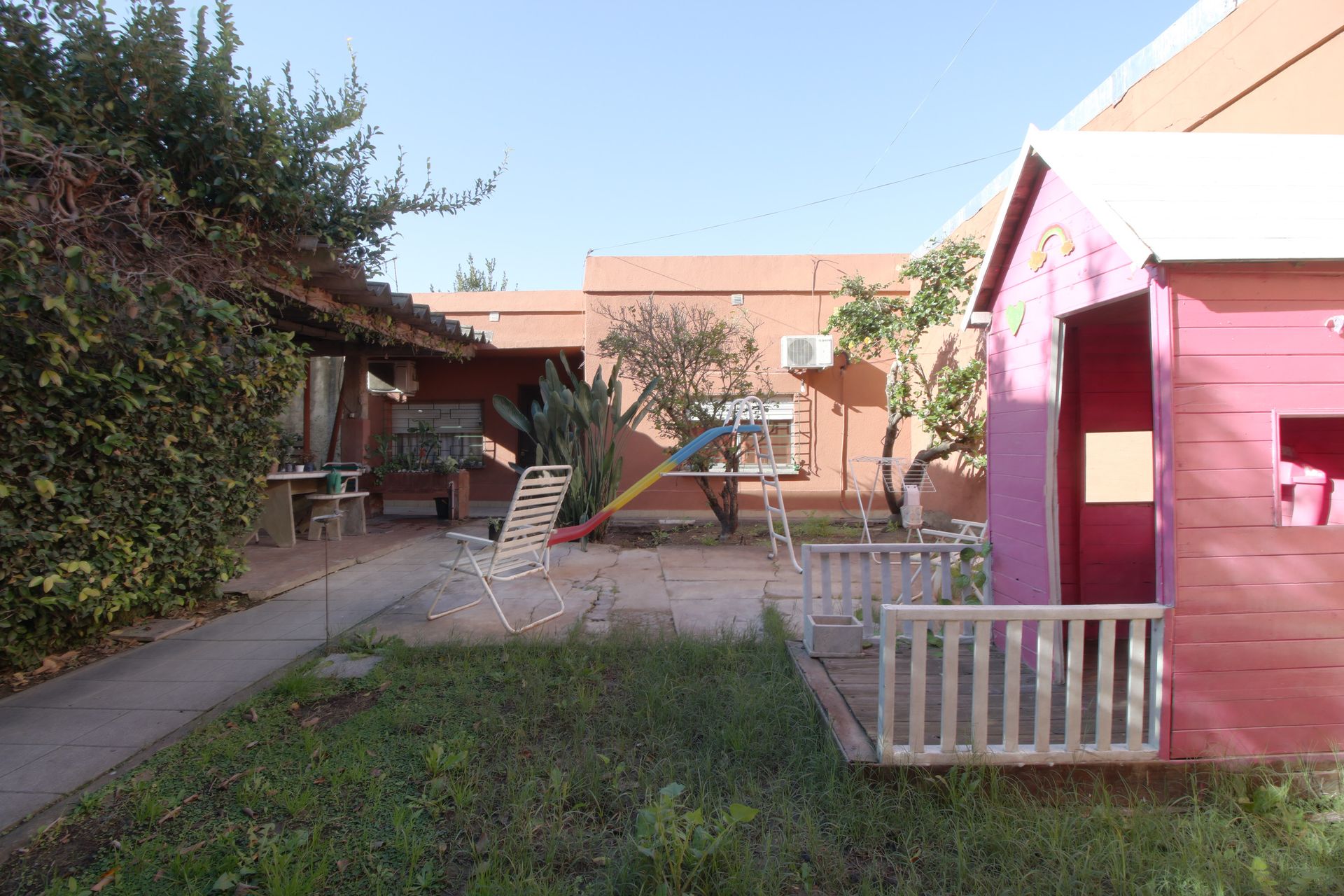 Casa en venta 4 ambientes con parque Luis Guillón - 2