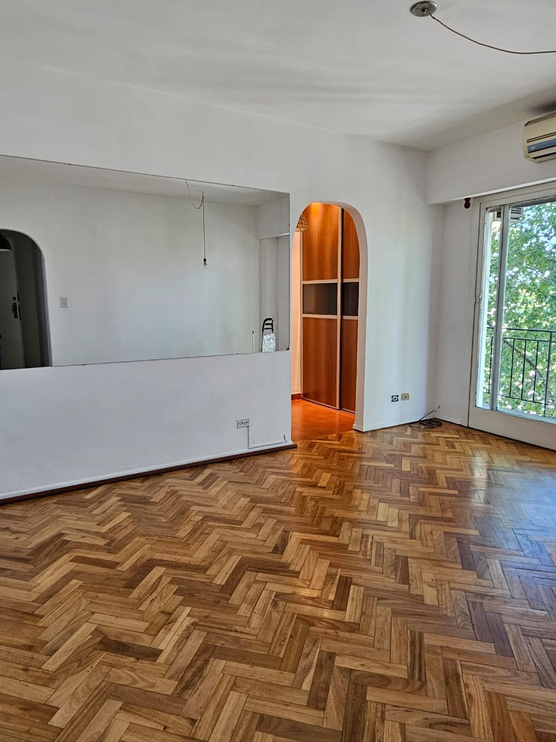 venta departamento 2 ambientes con balcón Liniers - 2