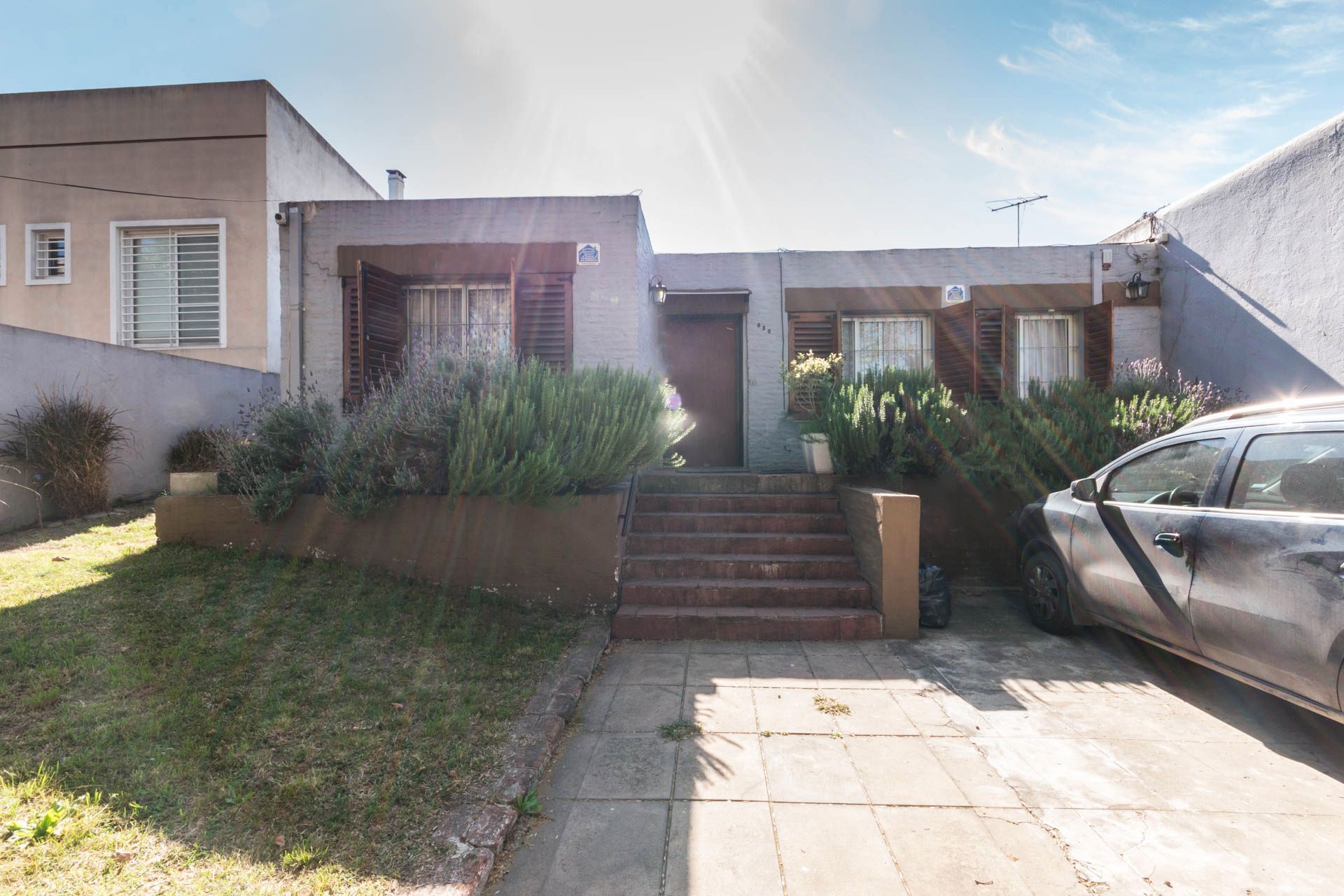 Casa 4 ambientes venta Temperley con piscina - 1