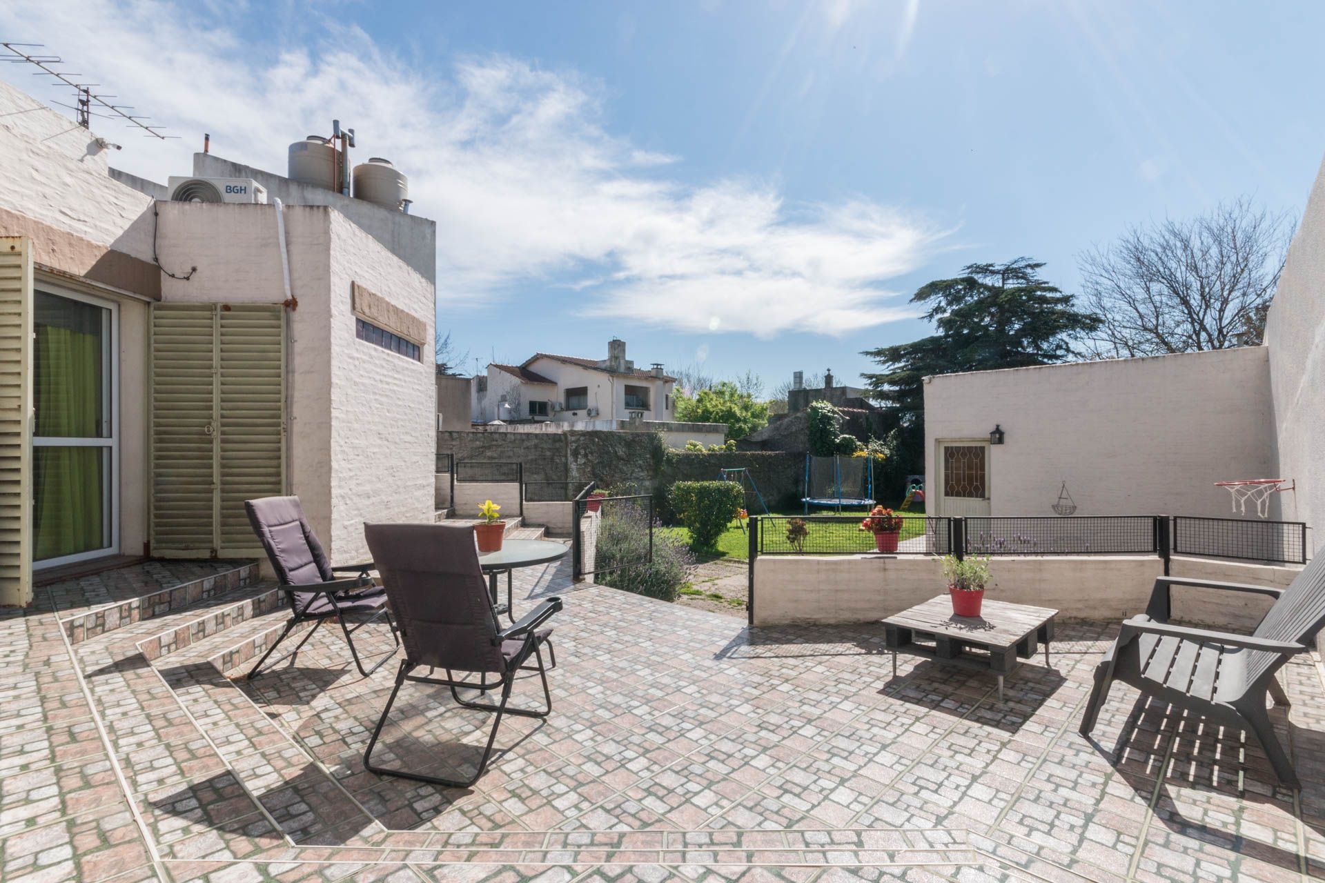 Casa 4 ambientes venta Temperley con piscina - 2