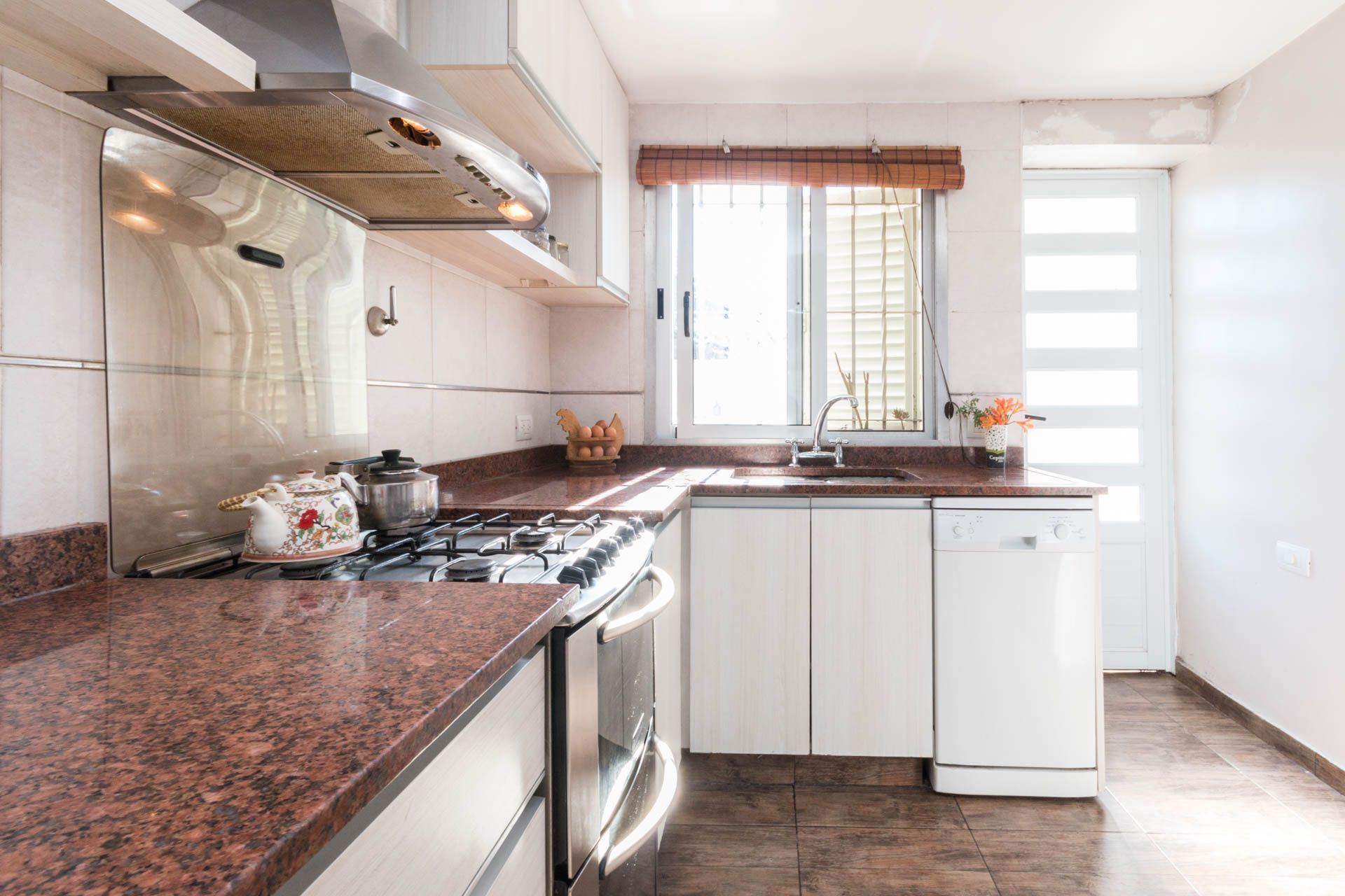 Casa 4 ambientes venta Temperley con piscina - 11