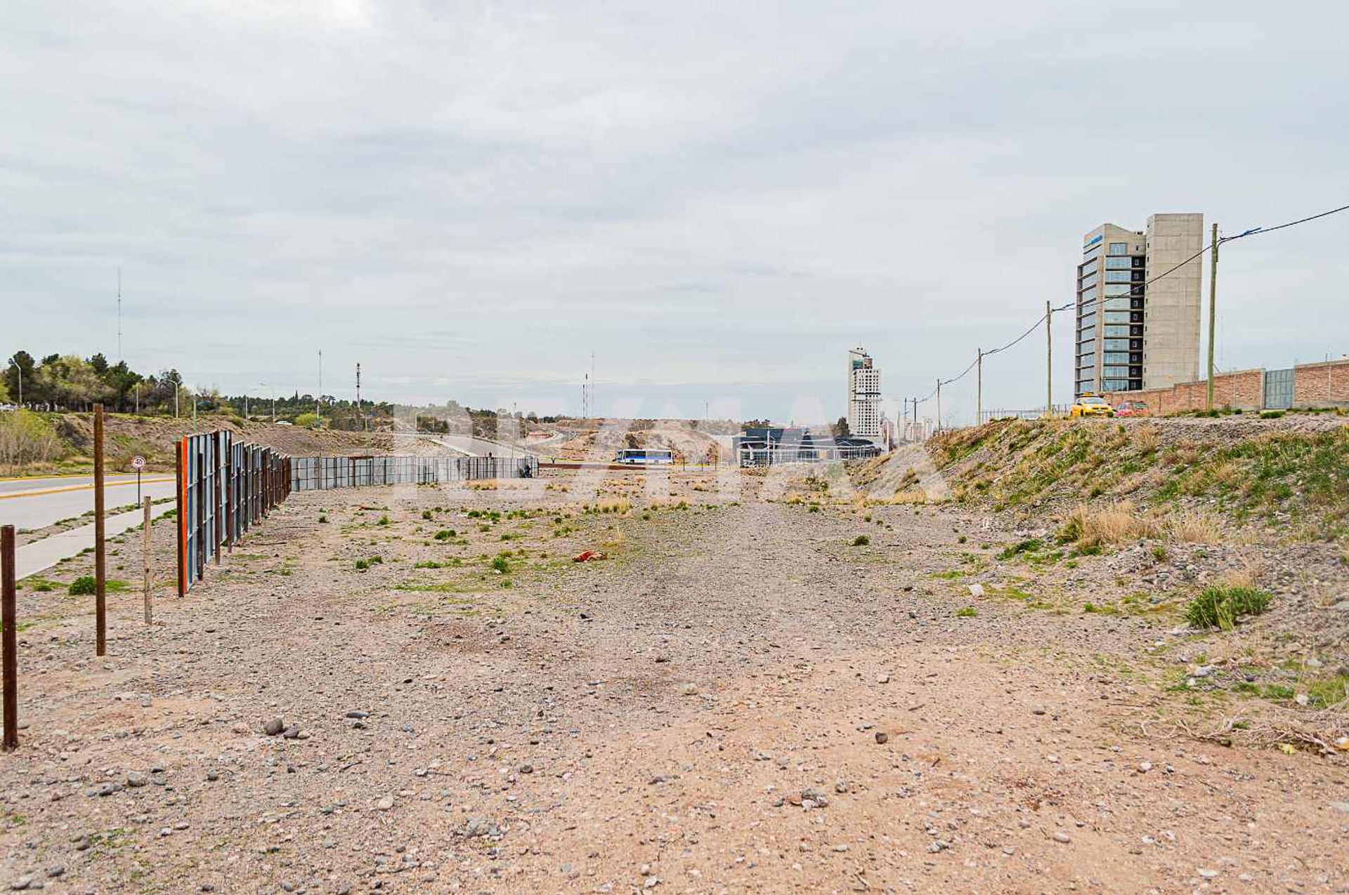 FRACCIÓN EN VENTA 6811,95 m2 | AV DR. RAMON | NQN - 16