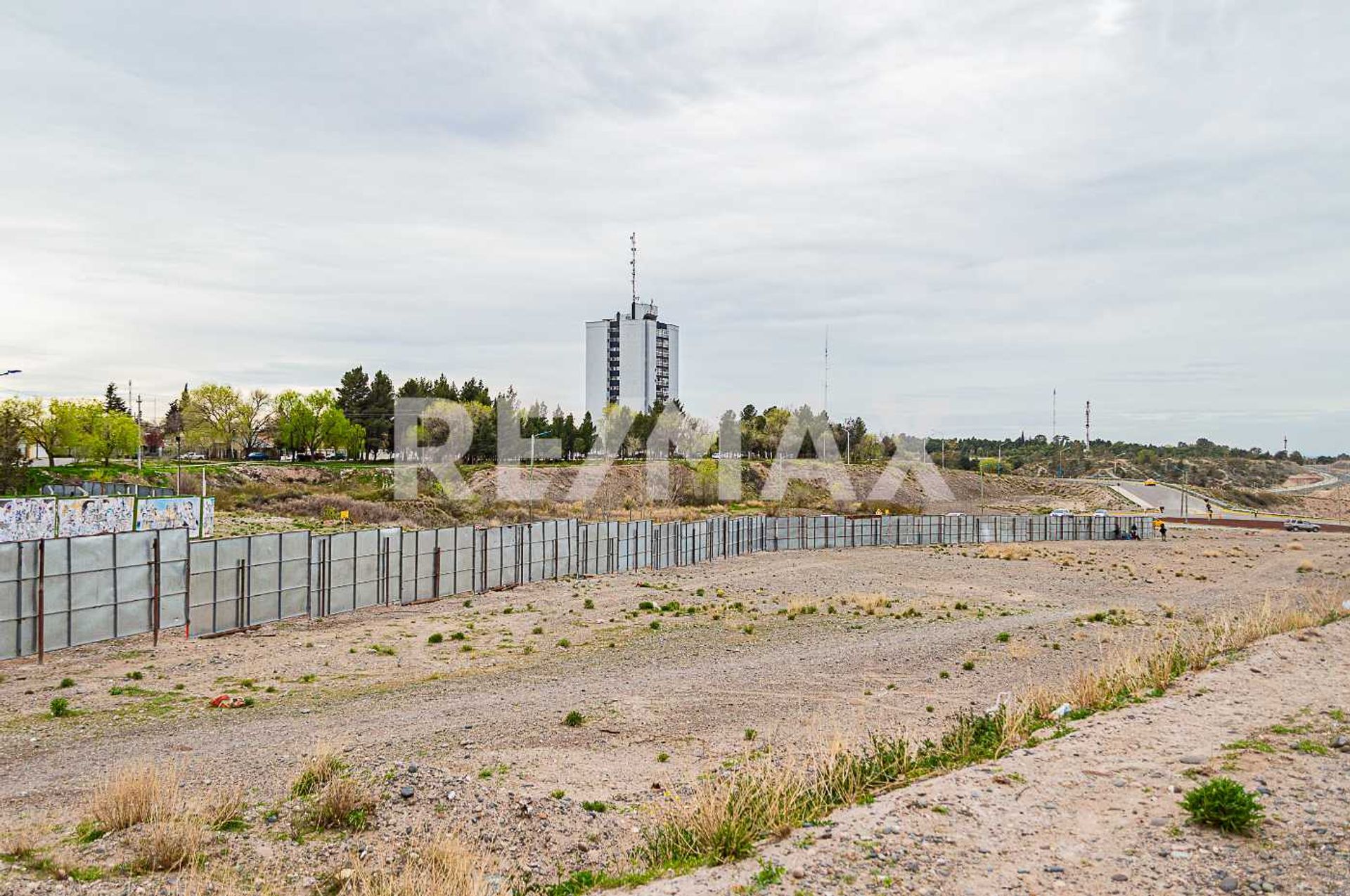 FRACCIÓN EN VENTA 6811,95 m2 | AV DR. RAMON | NQN - 18