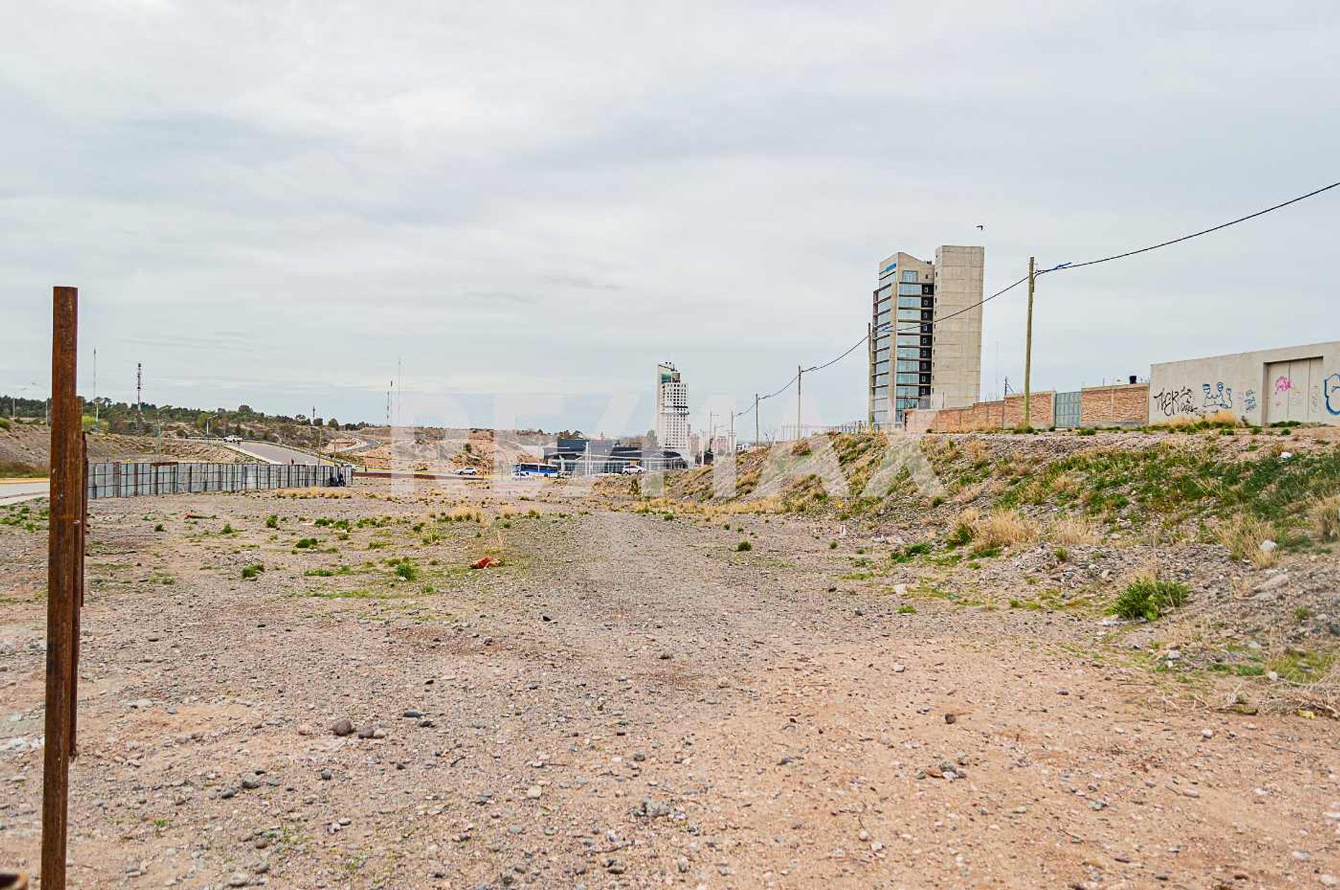 FRACCIÓN EN VENTA 6811,95 m2 | AV DR. RAMON | NQN - 15