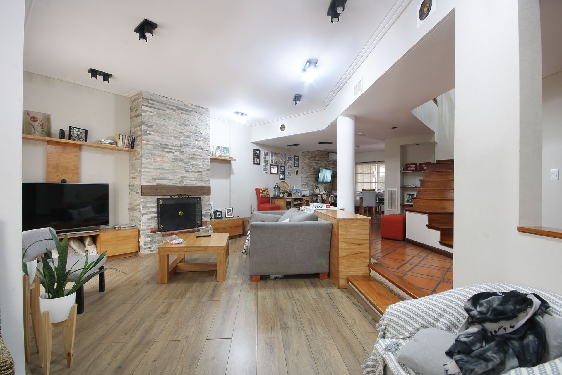 CASA EN VENTA CON PILETA EN RAMOS MEJIA - 9
