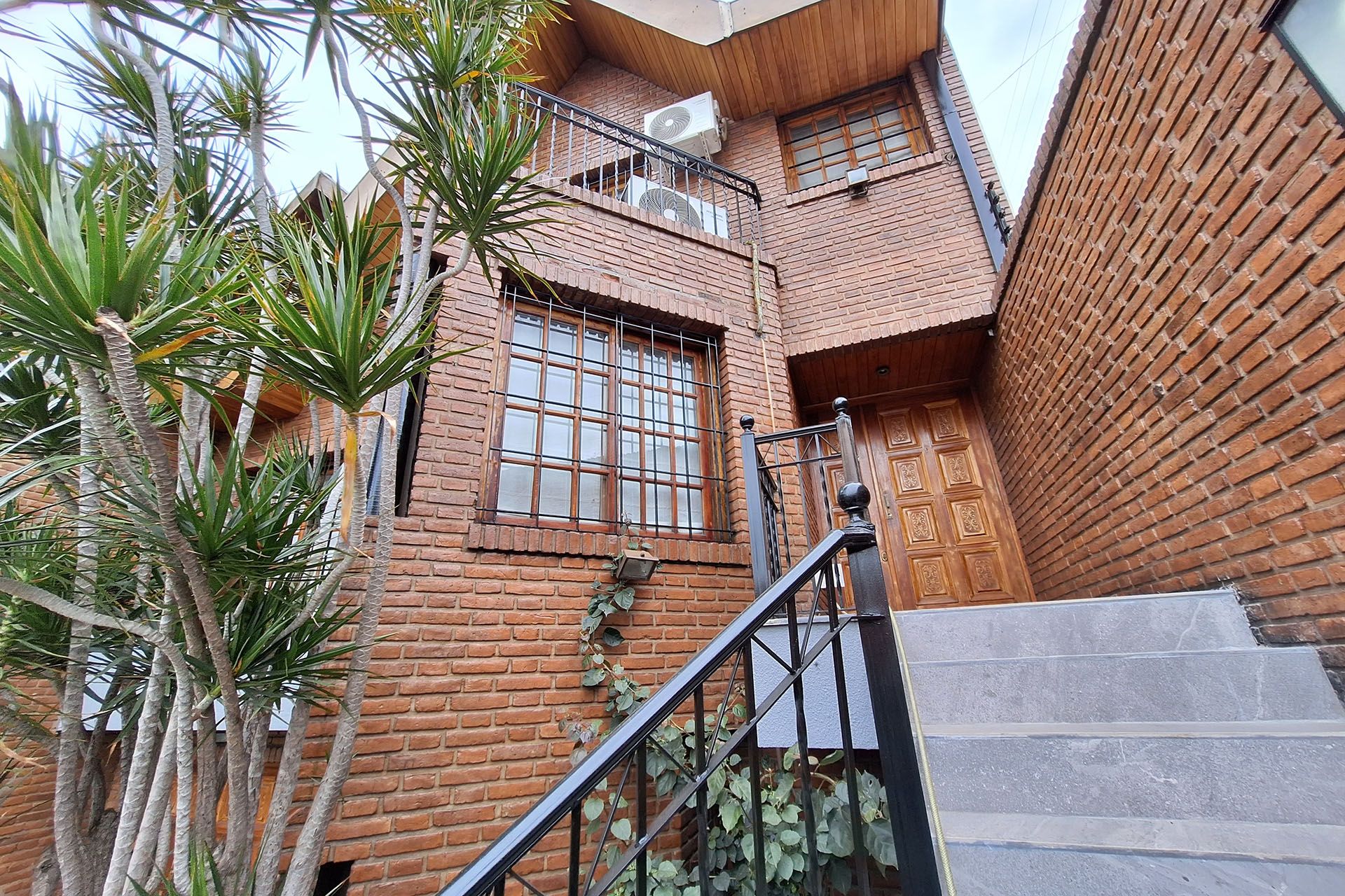 CASA EN VENTA CON PILETA EN RAMOS MEJIA - 5