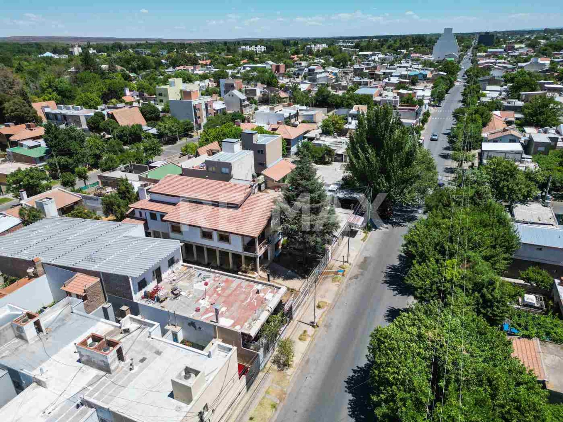 VENTA CASA 5 DORMITORIOS /LOTE APTO COMERCIAL, NQN - 18