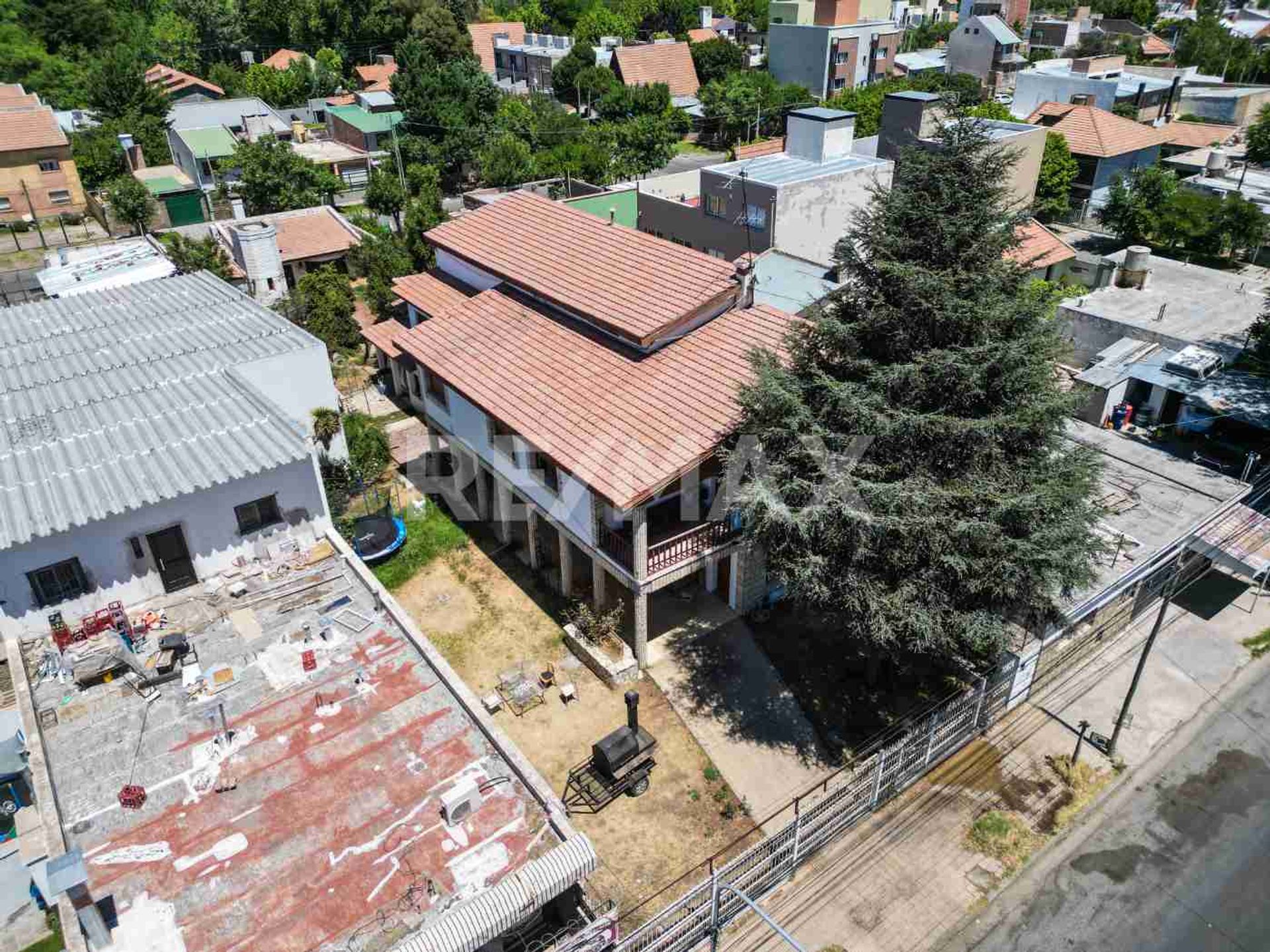 VENTA CASA 5 DORMITORIOS /LOTE APTO COMERCIAL, NQN - 15