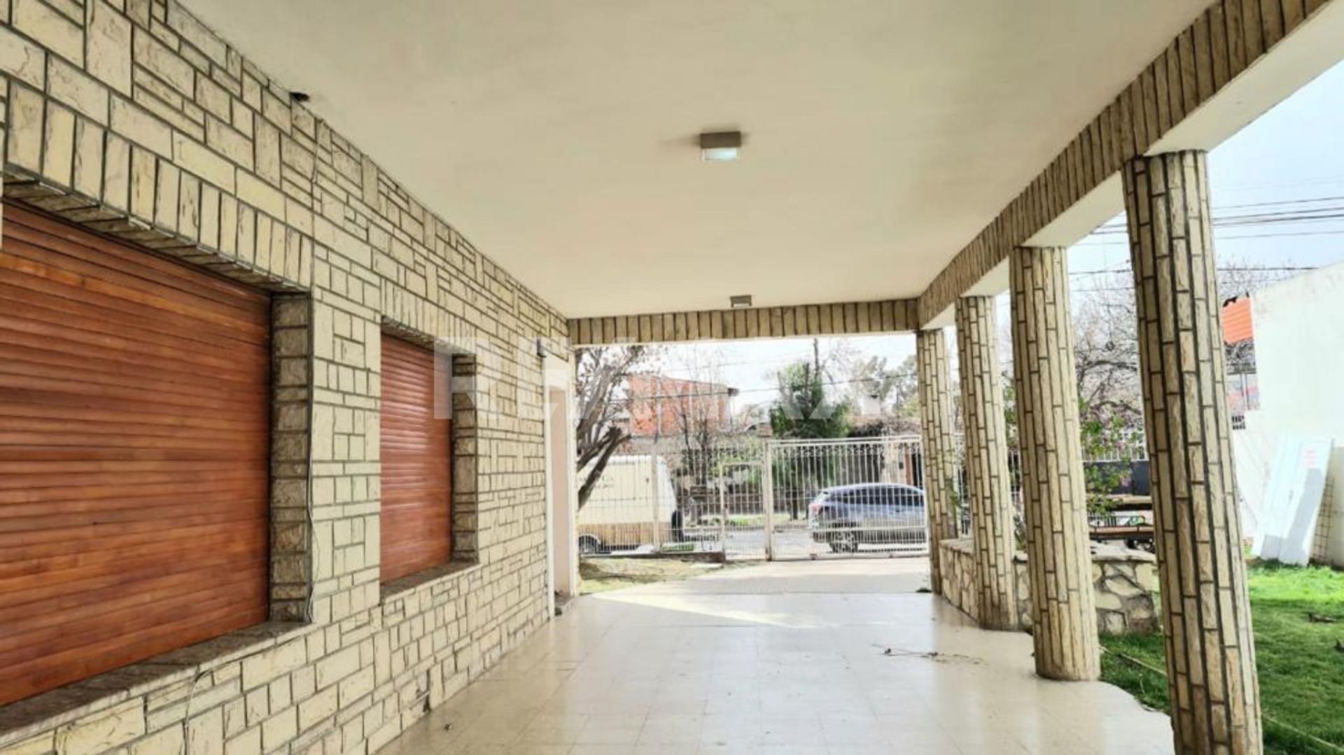VENTA CASA 5 DORMITORIOS /LOTE APTO COMERCIAL, NQN - 3