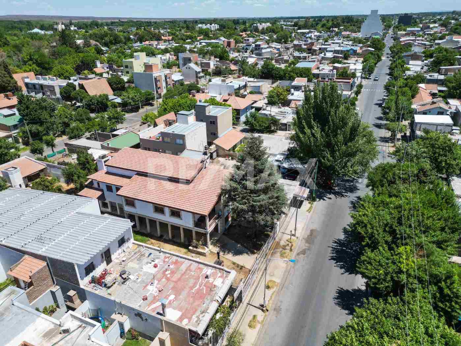 VENTA CASA 5 DORMITORIOS /LOTE APTO COMERCIAL, NQN - 17