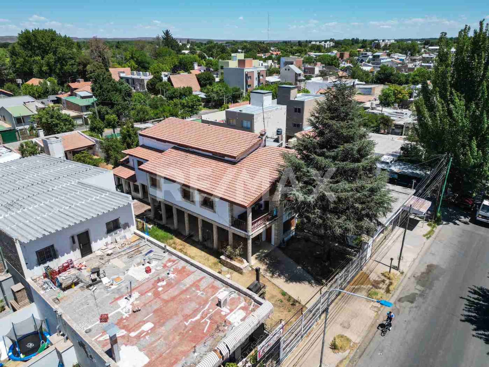 VENTA CASA 5 DORMITORIOS /LOTE APTO COMERCIAL, NQN - 14