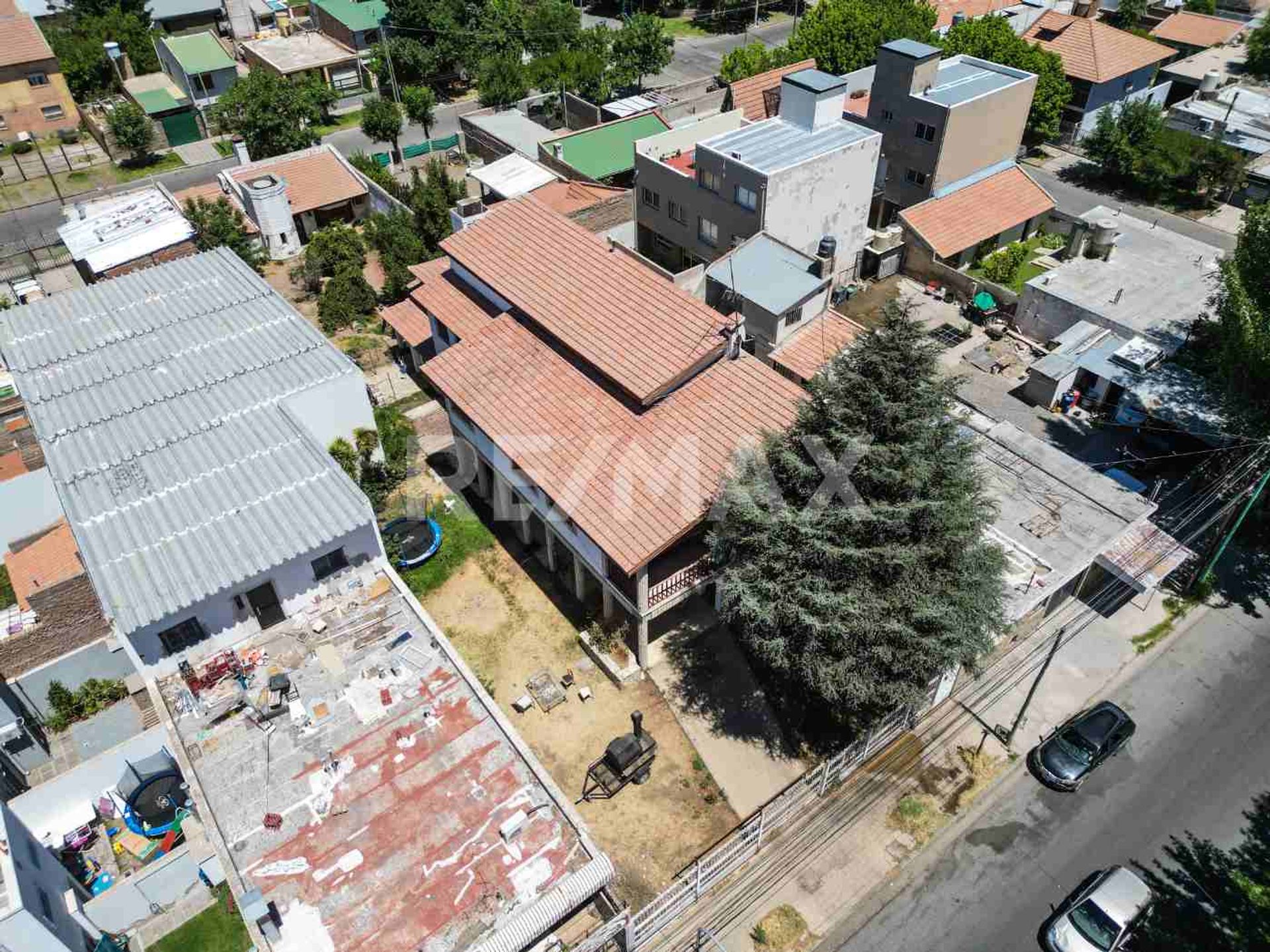 VENTA CASA 5 DORMITORIOS /LOTE APTO COMERCIAL, NQN - 16