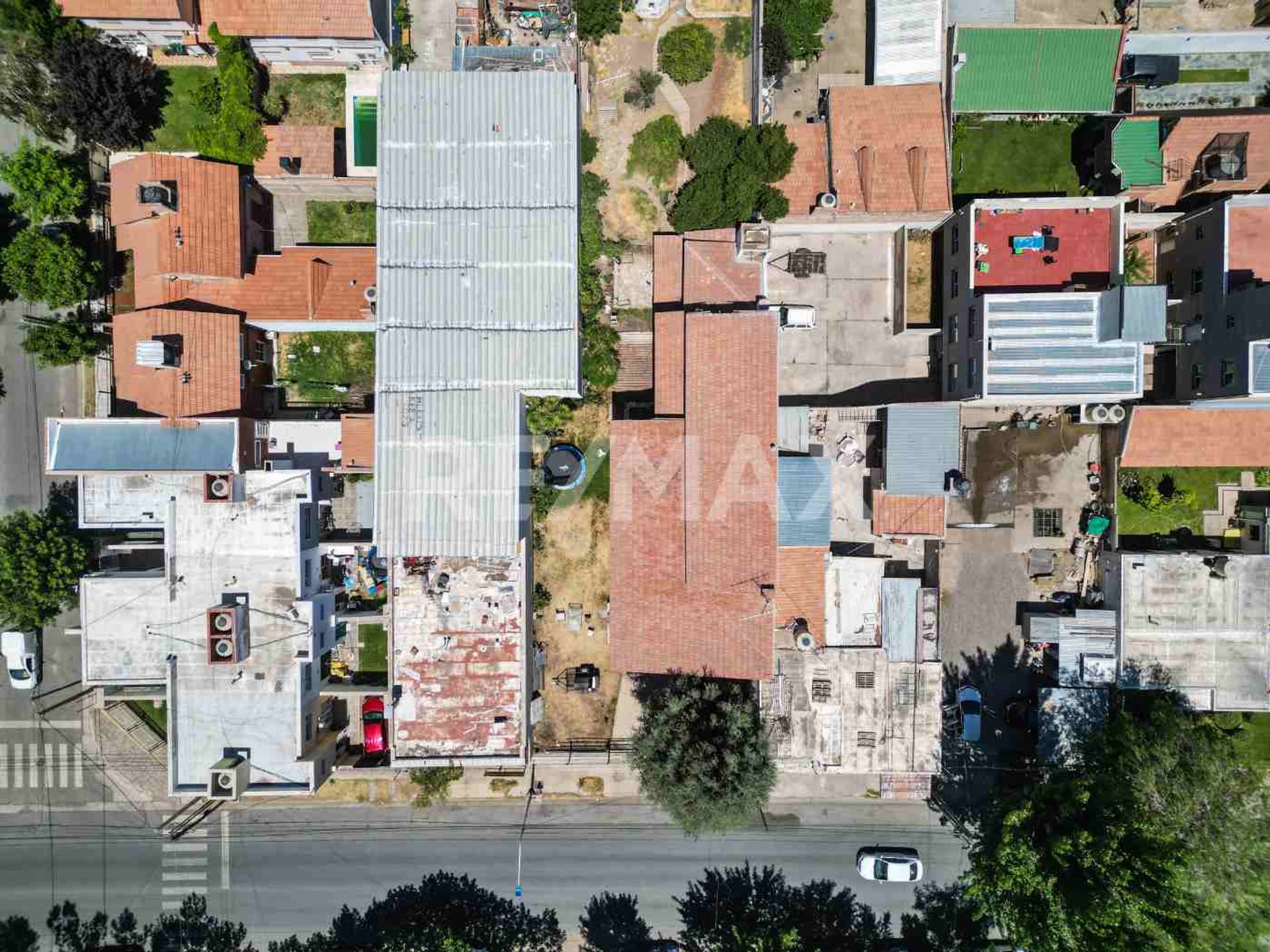 VENTA CASA 5 DORMITORIOS /LOTE APTO COMERCIAL, NQN - 20