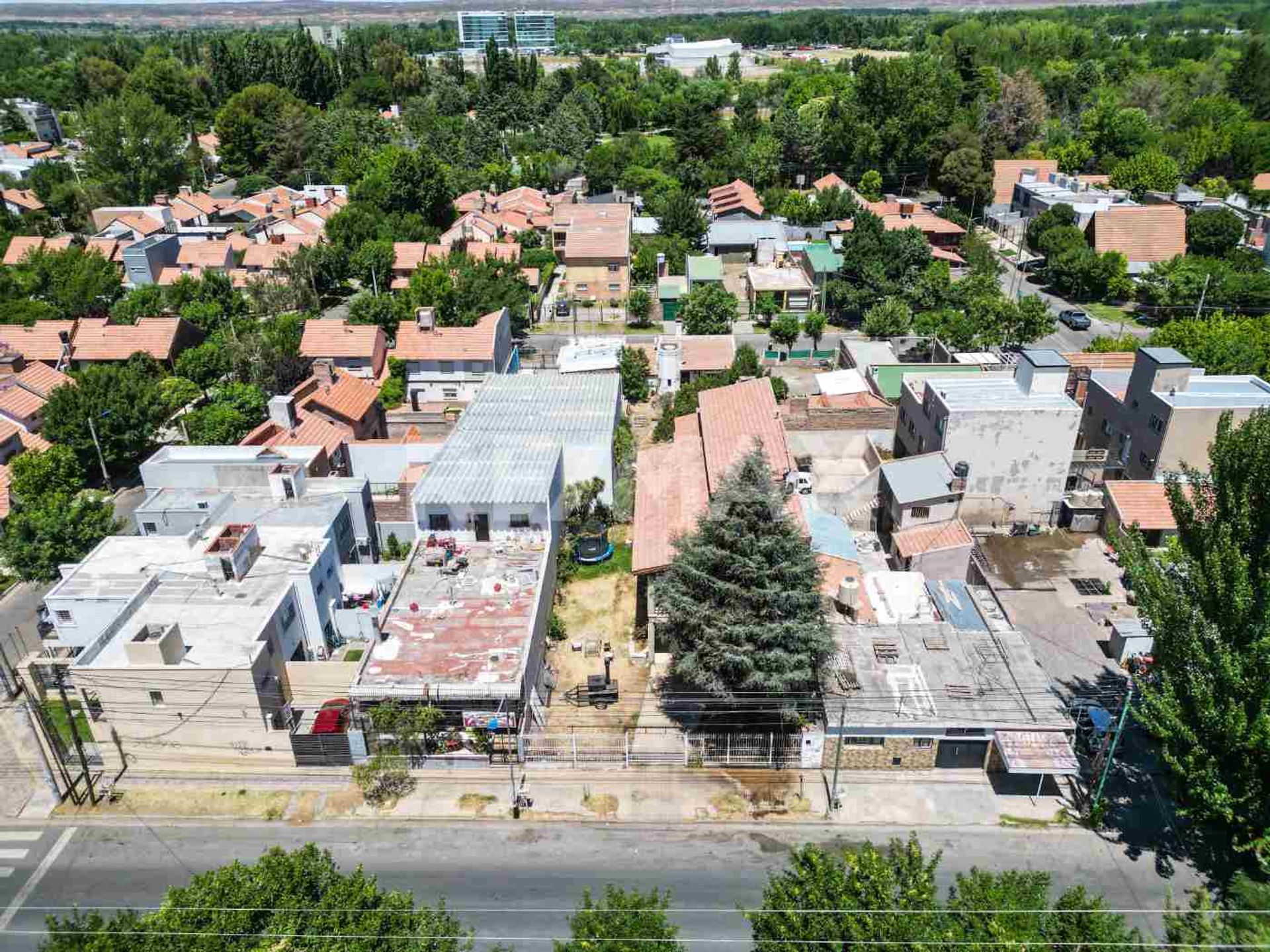 VENTA CASA 5 DORMITORIOS /LOTE APTO COMERCIAL, NQN - 19