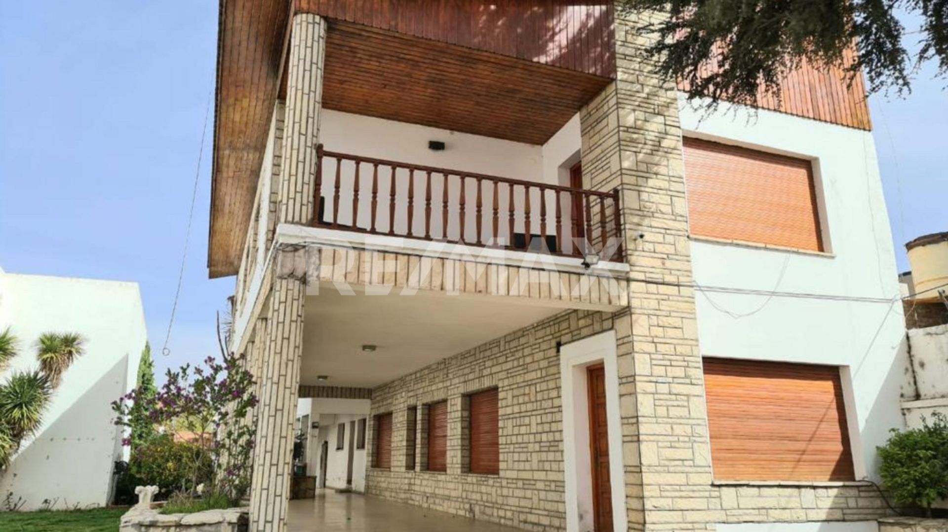 VENTA CASA 5 DORMITORIOS /LOTE APTO COMERCIAL, NQN - 2