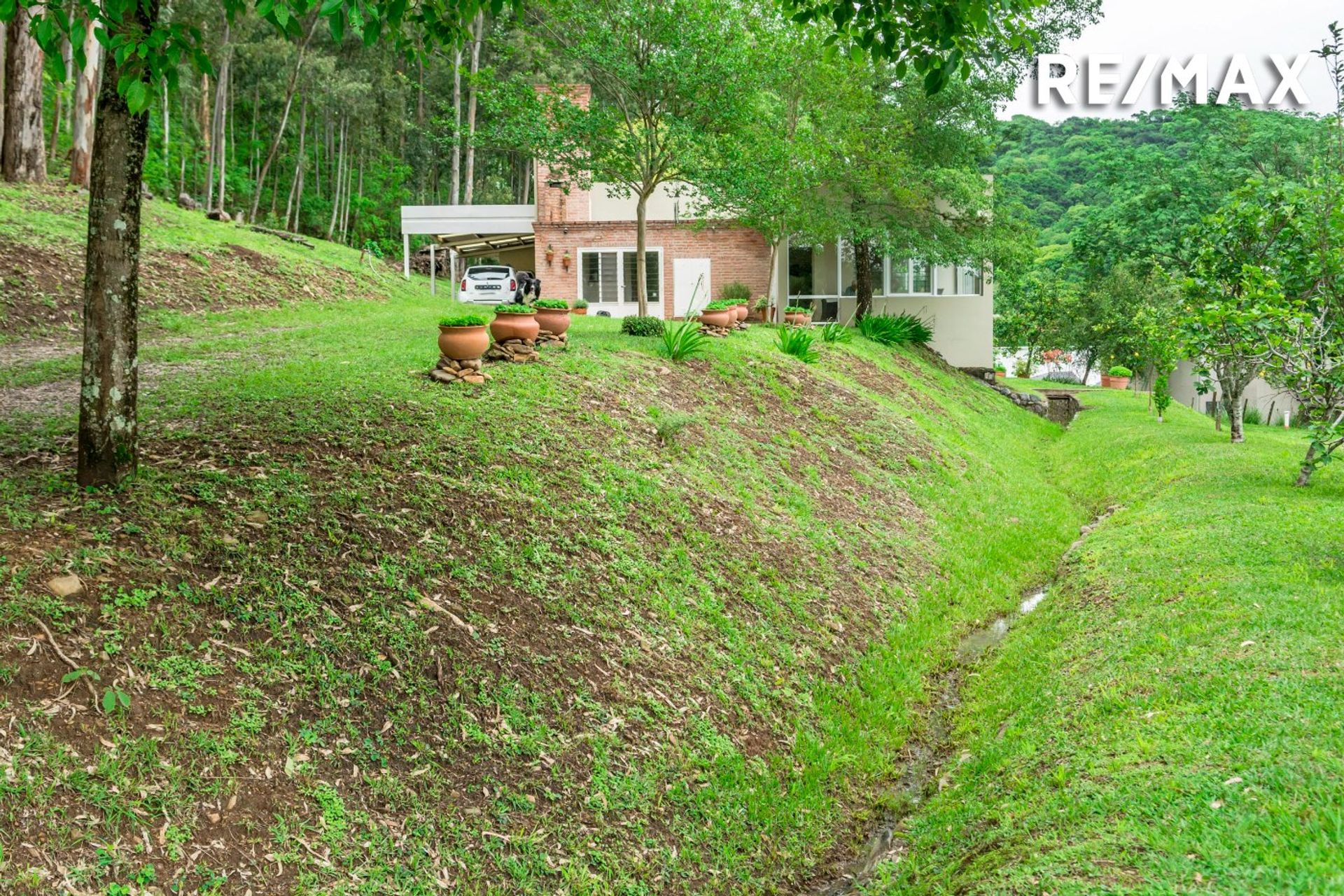 CASA 4 DORMITORIOS VENTA LA AGUADA TERRENO 7700 M2 — foto 2