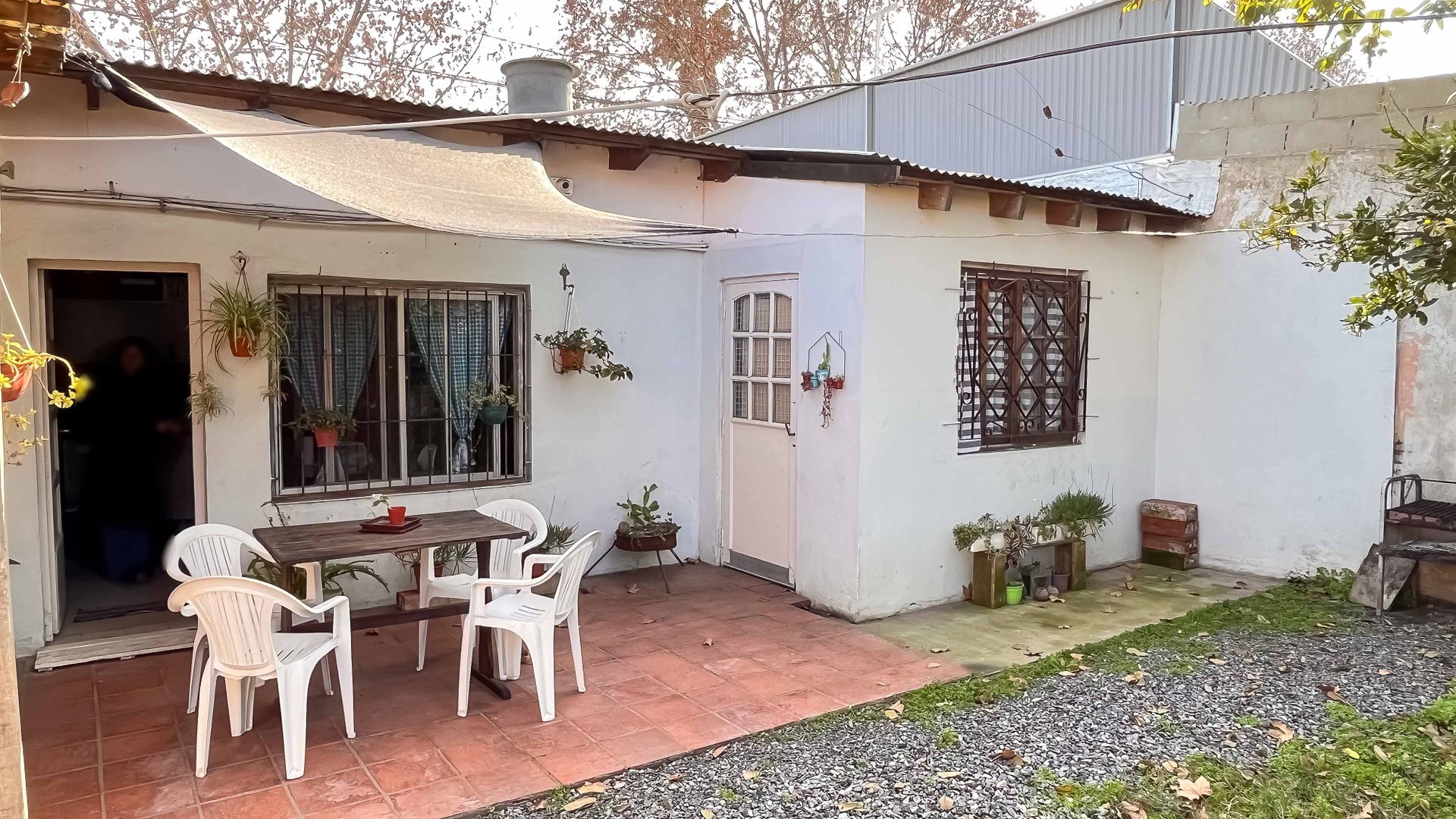 CASA 4 AMBIENTES BERNAL COCHERA APTO CREDITO - 2