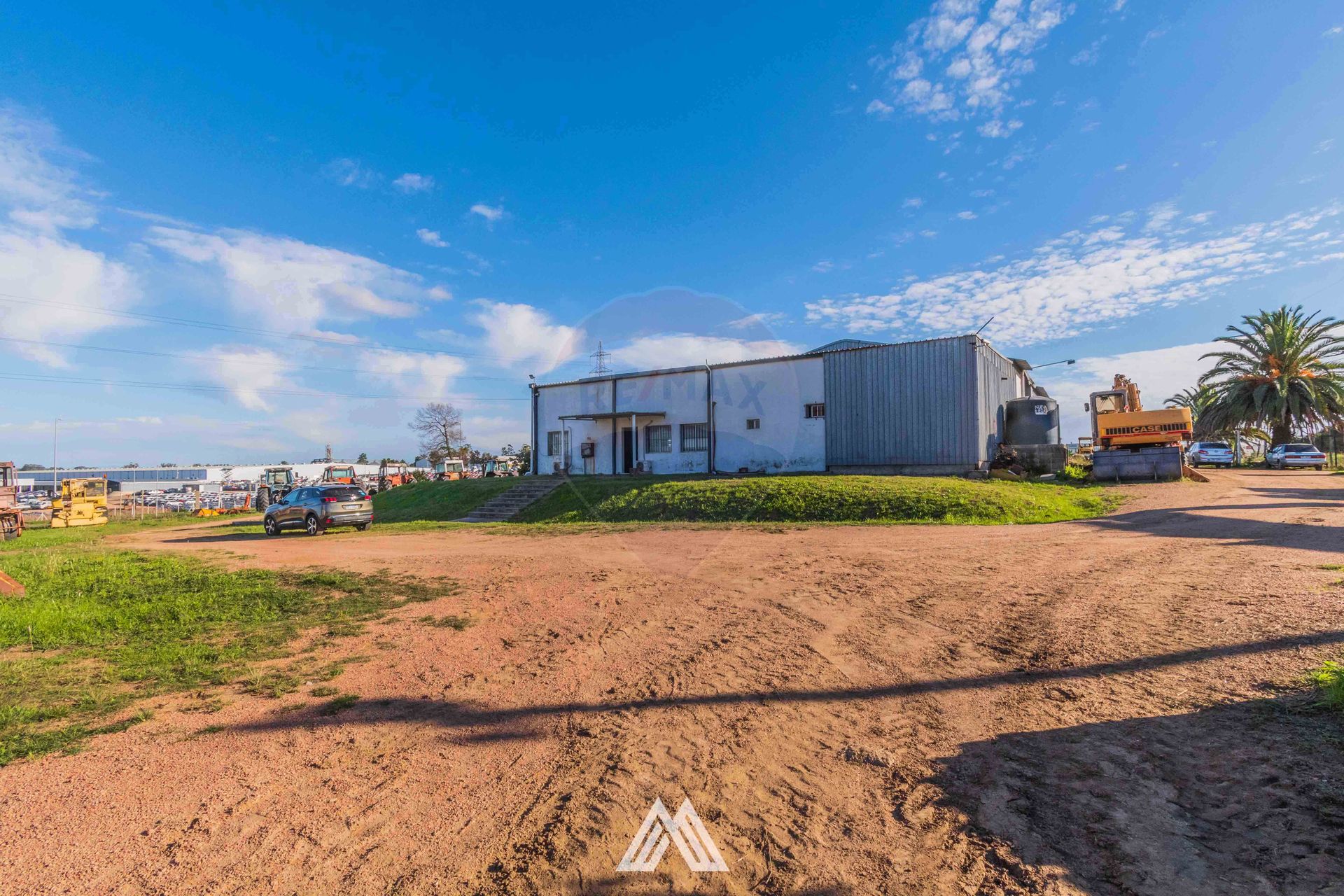 VENTA DE GRAN PREDIO CON DEPÓSITOS-OFICINAS RUTA 1 - 11