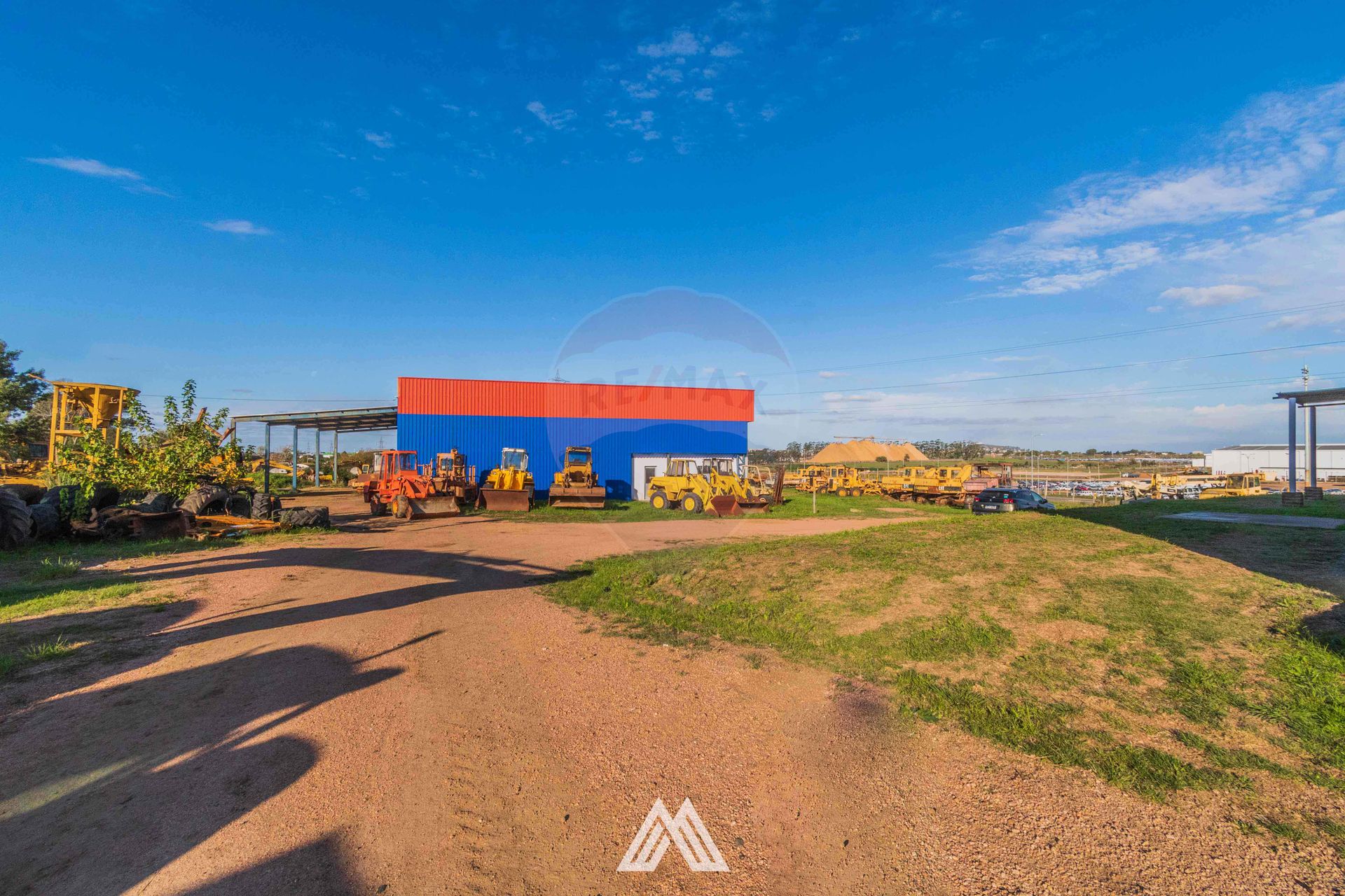 VENTA DE GRAN PREDIO CON DEPÓSITOS-OFICINAS RUTA 1 - 10