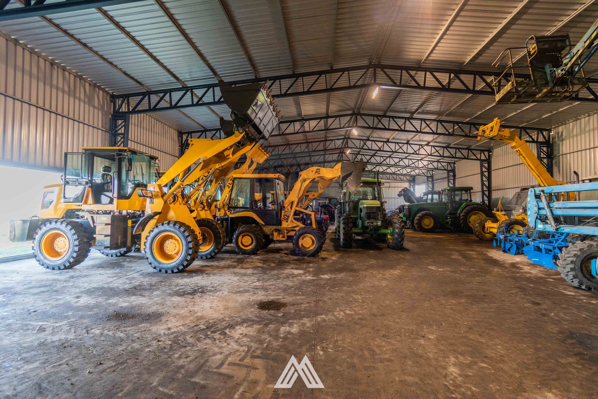 VENTA DE GRAN PREDIO CON DEPÓSITOS-OFICINAS RUTA 1 - 15