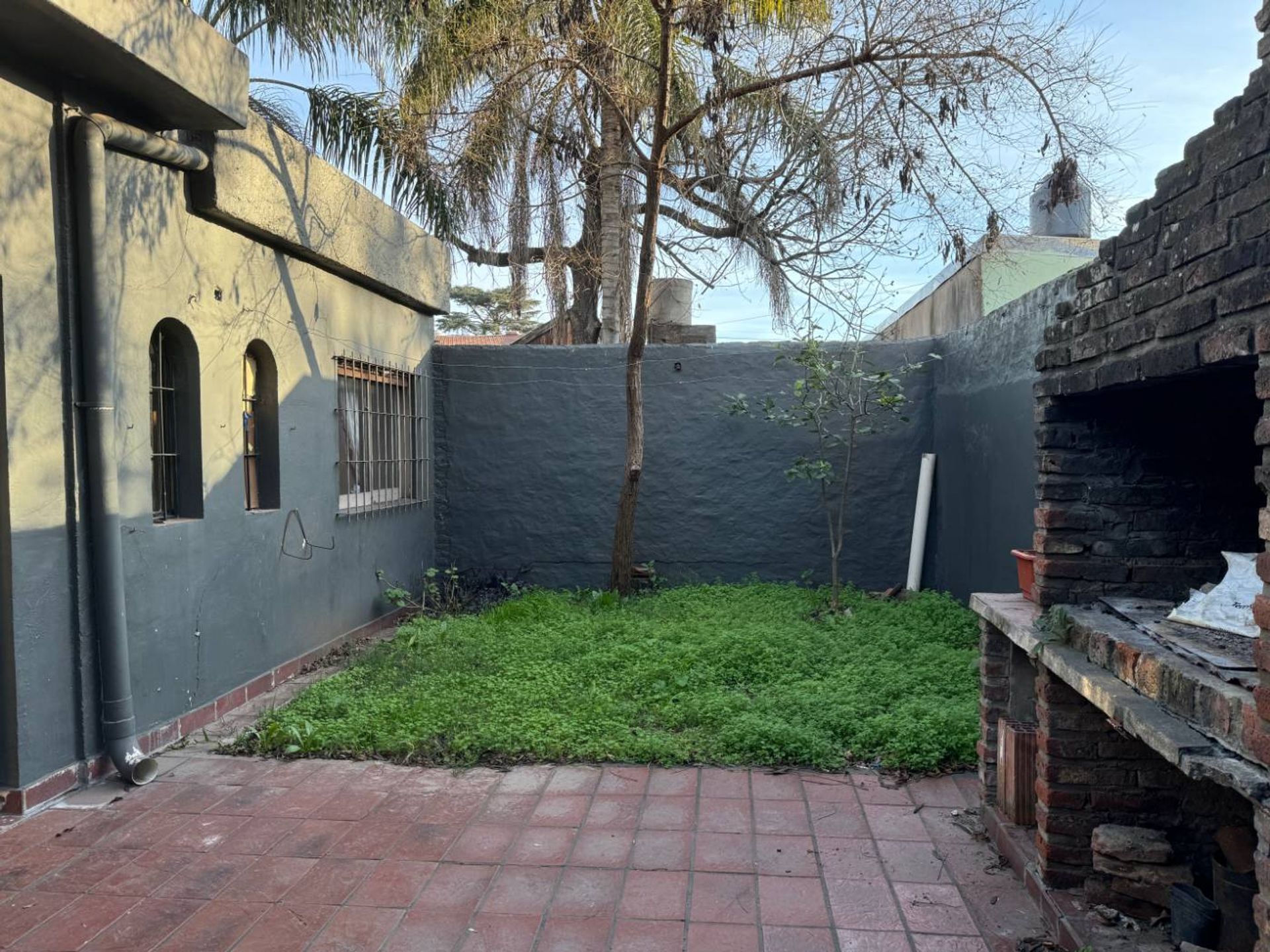 VENTA CASA 4 AMBIENTES ITUZAINGO. A RECICLAR - 2