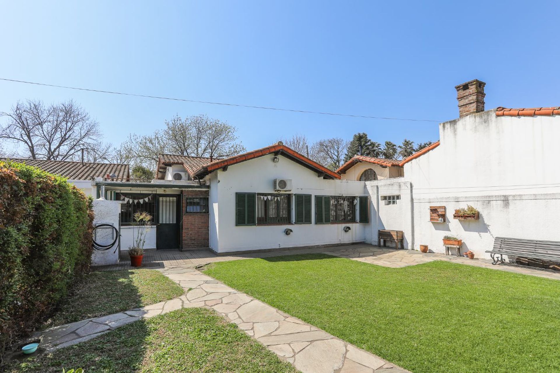VENTA CASA 4 AMBIENTES CON PARQUE EN CAMPANA - 1