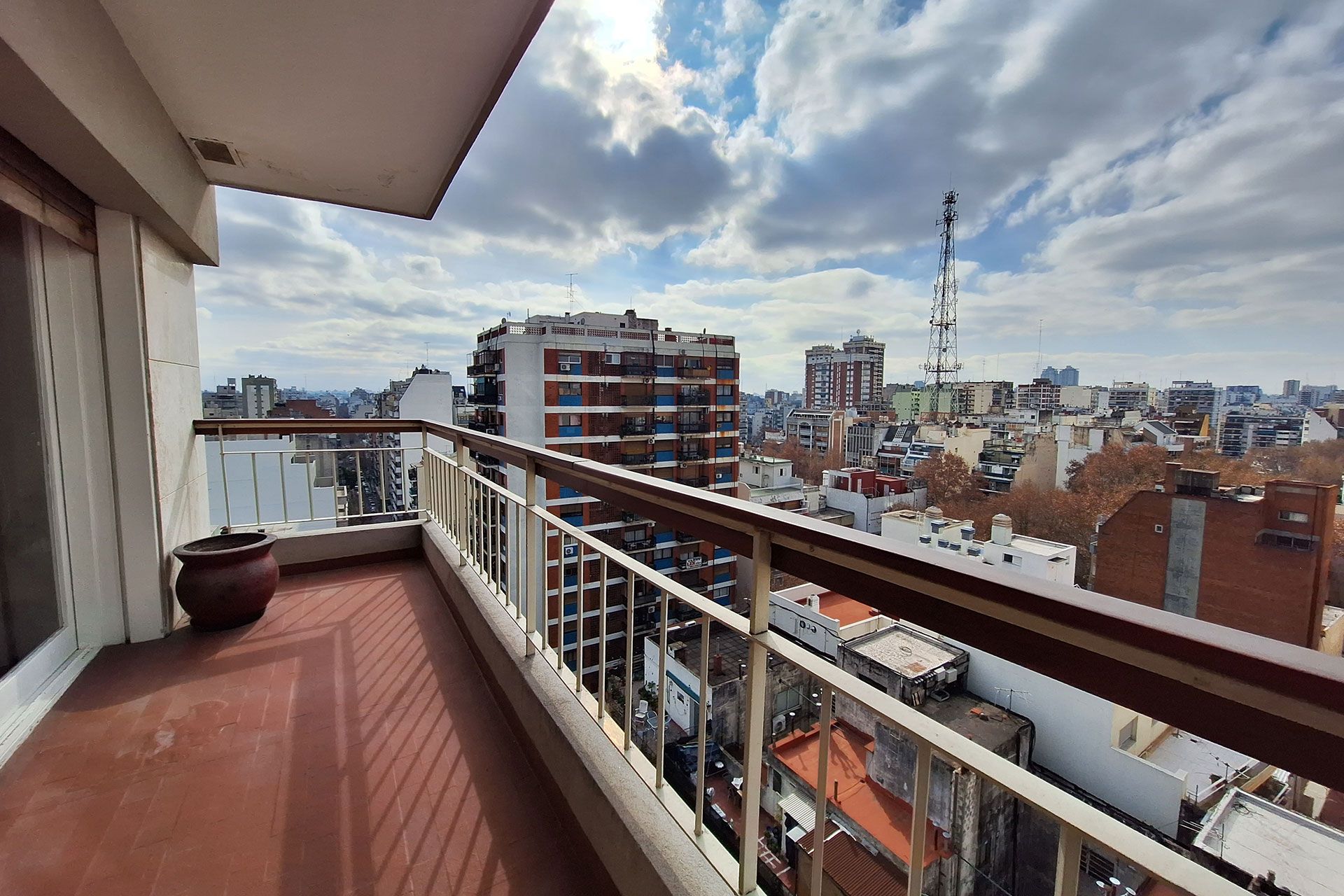 Venta departamento 6 ambientes con cochera Flores - 9