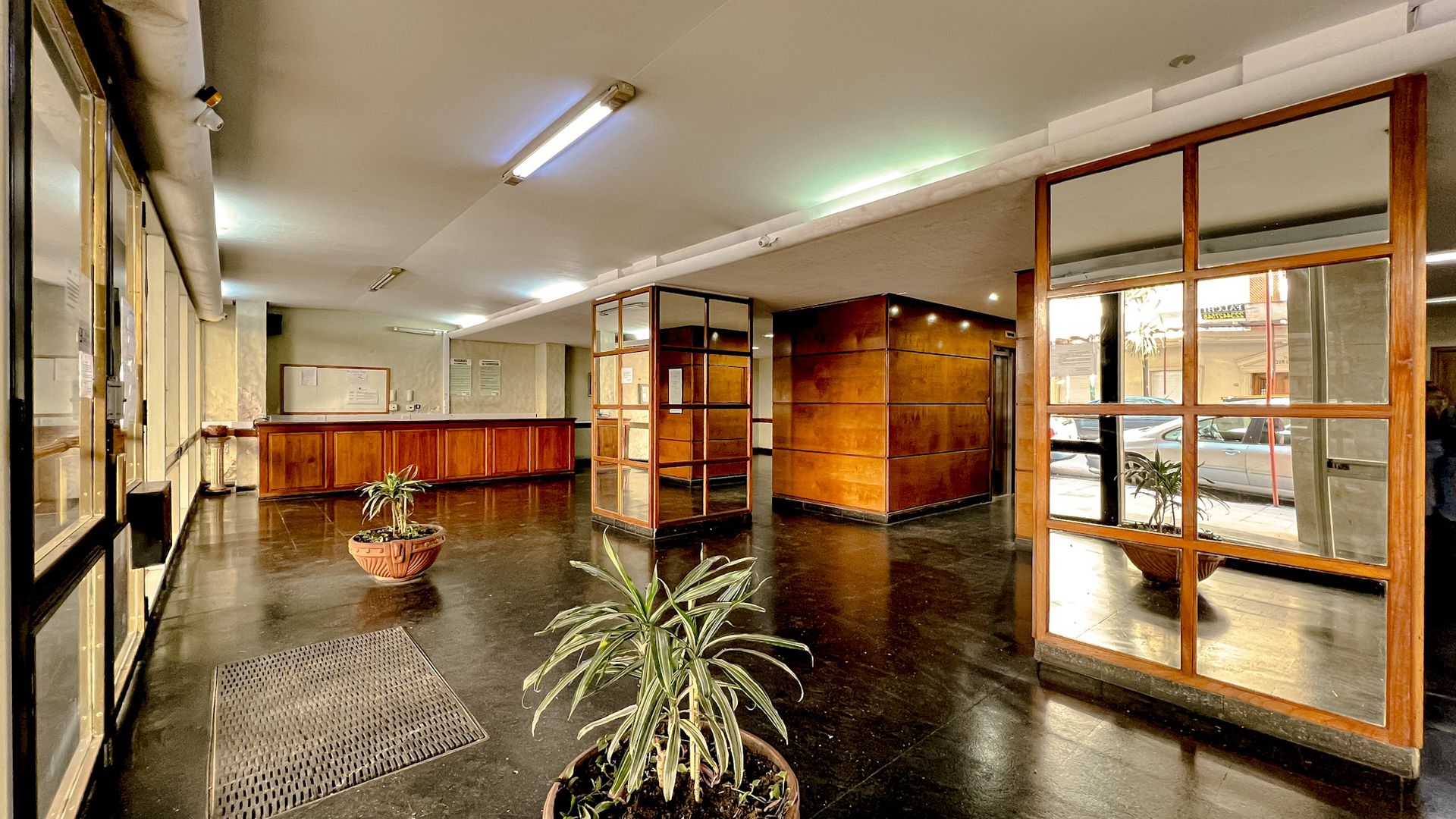 Venta monoambiente frente, balcón y vista al mar - 15