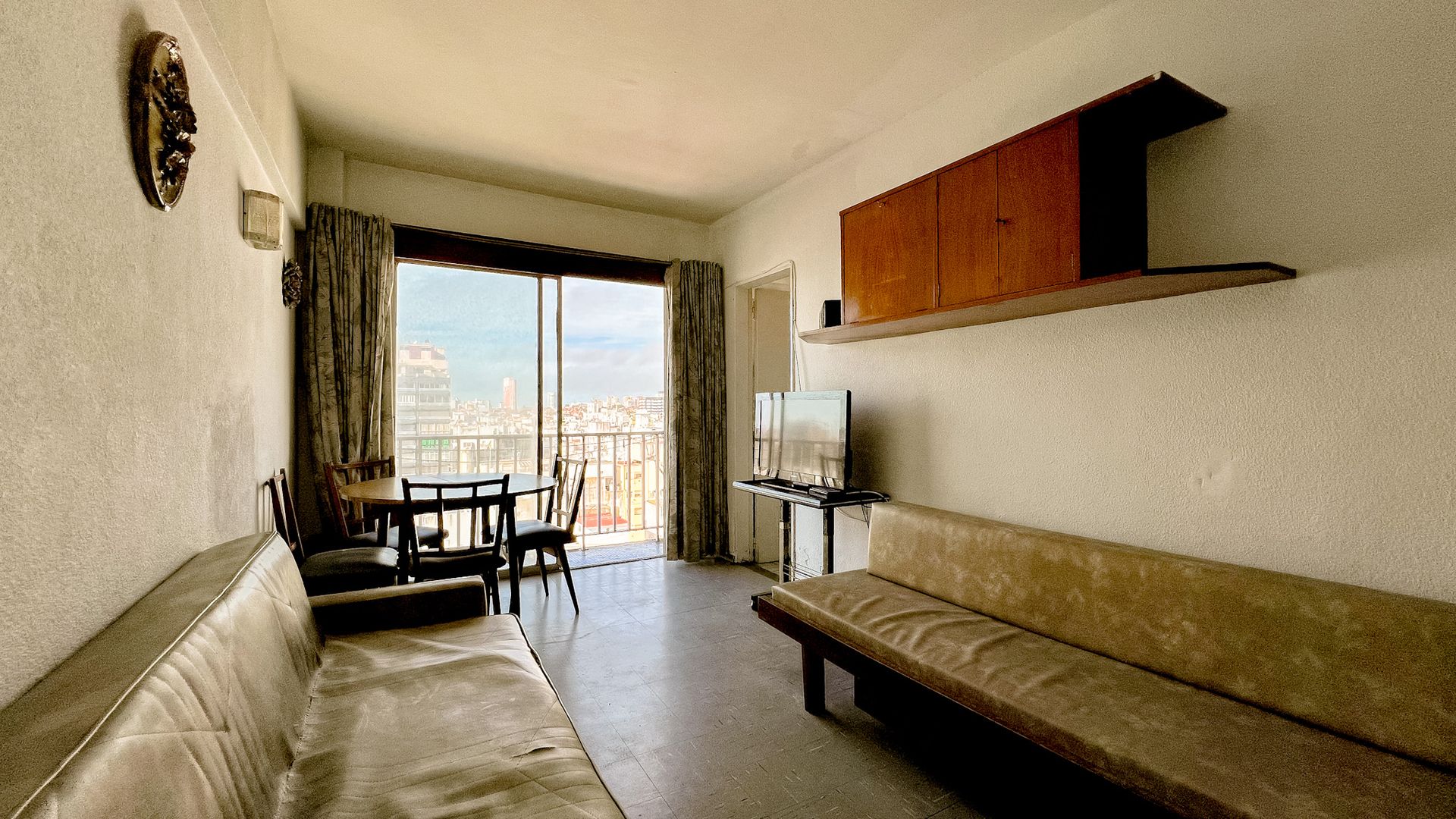 Venta monoambiente frente, balcón y vista al mar - 2
