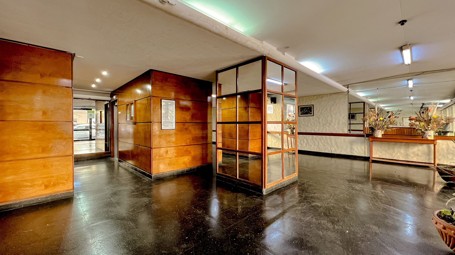 Venta monoambiente frente, balcón y vista al mar - 14