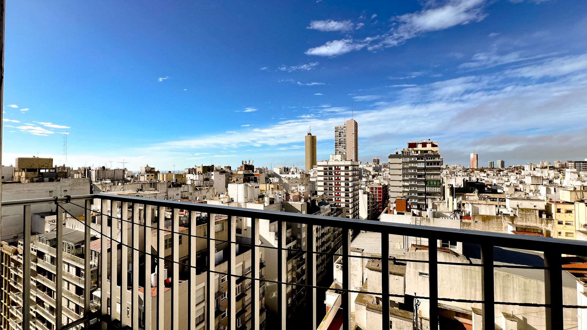 Venta monoambiente frente, balcón y vista al mar - 1
