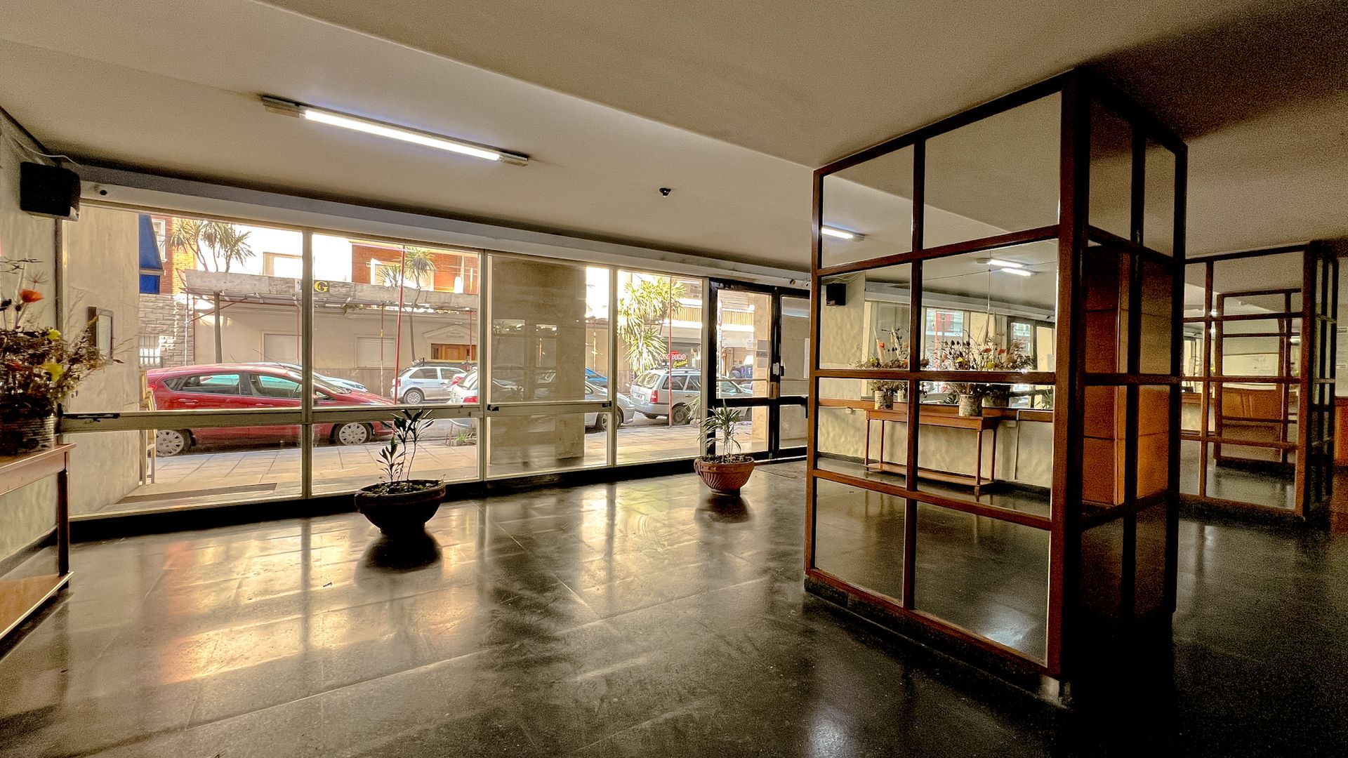Venta monoambiente frente, balcón y vista al mar - 11