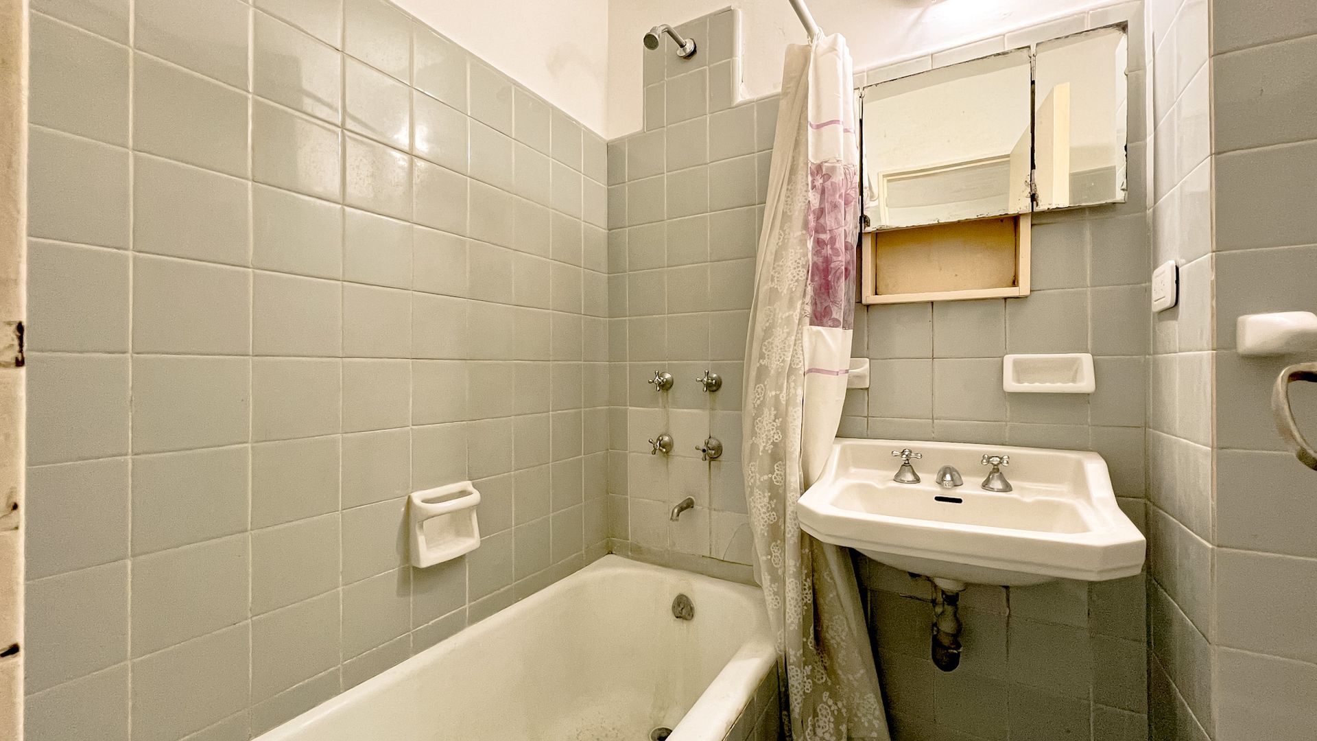 Venta monoambiente frente, balcón y vista al mar - 10