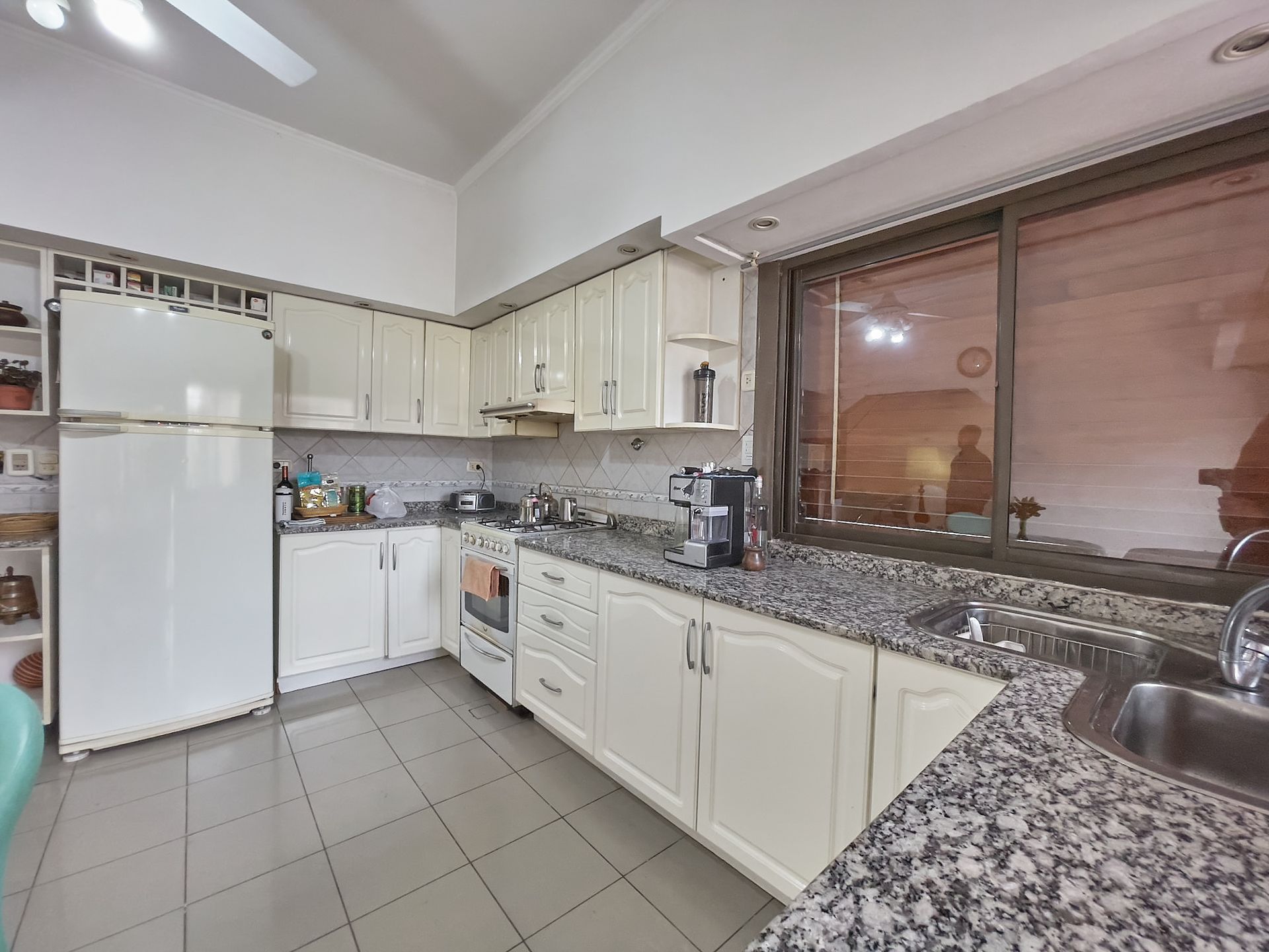 Venta casa 5 ambientes con pileta climatizada - 17
