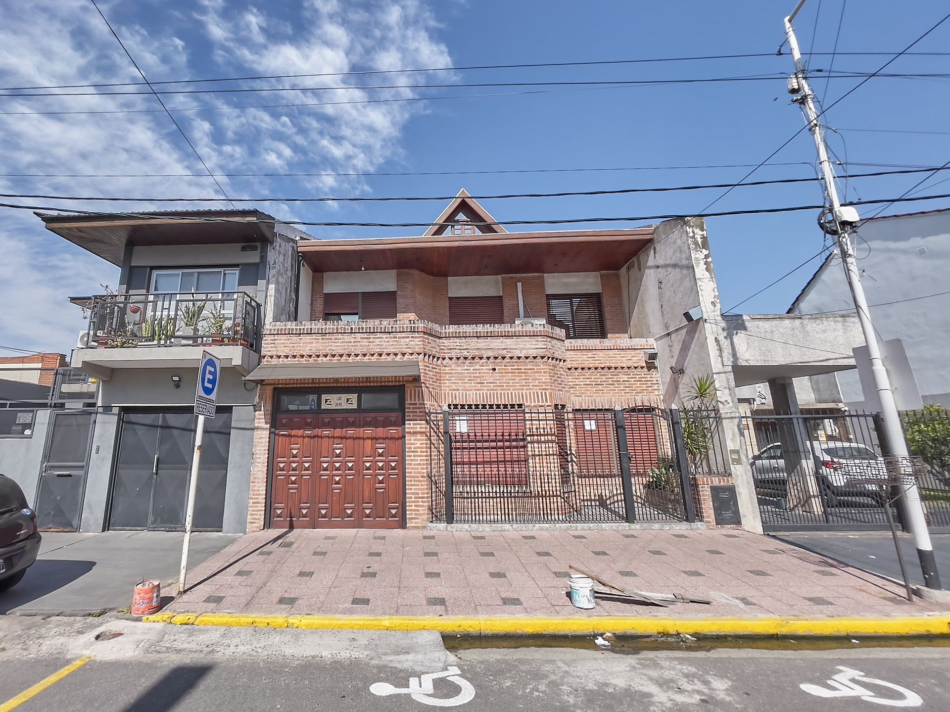 Venta casa 5 ambientes con pileta climatizada - 1