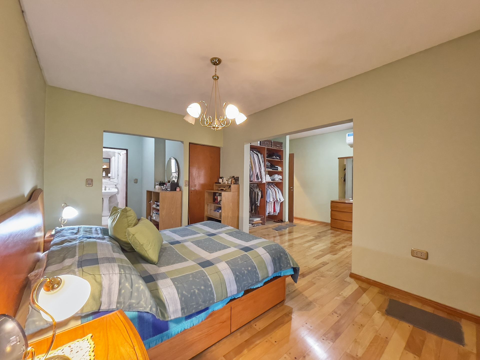 Venta casa 5 ambientes con pileta climatizada - 6