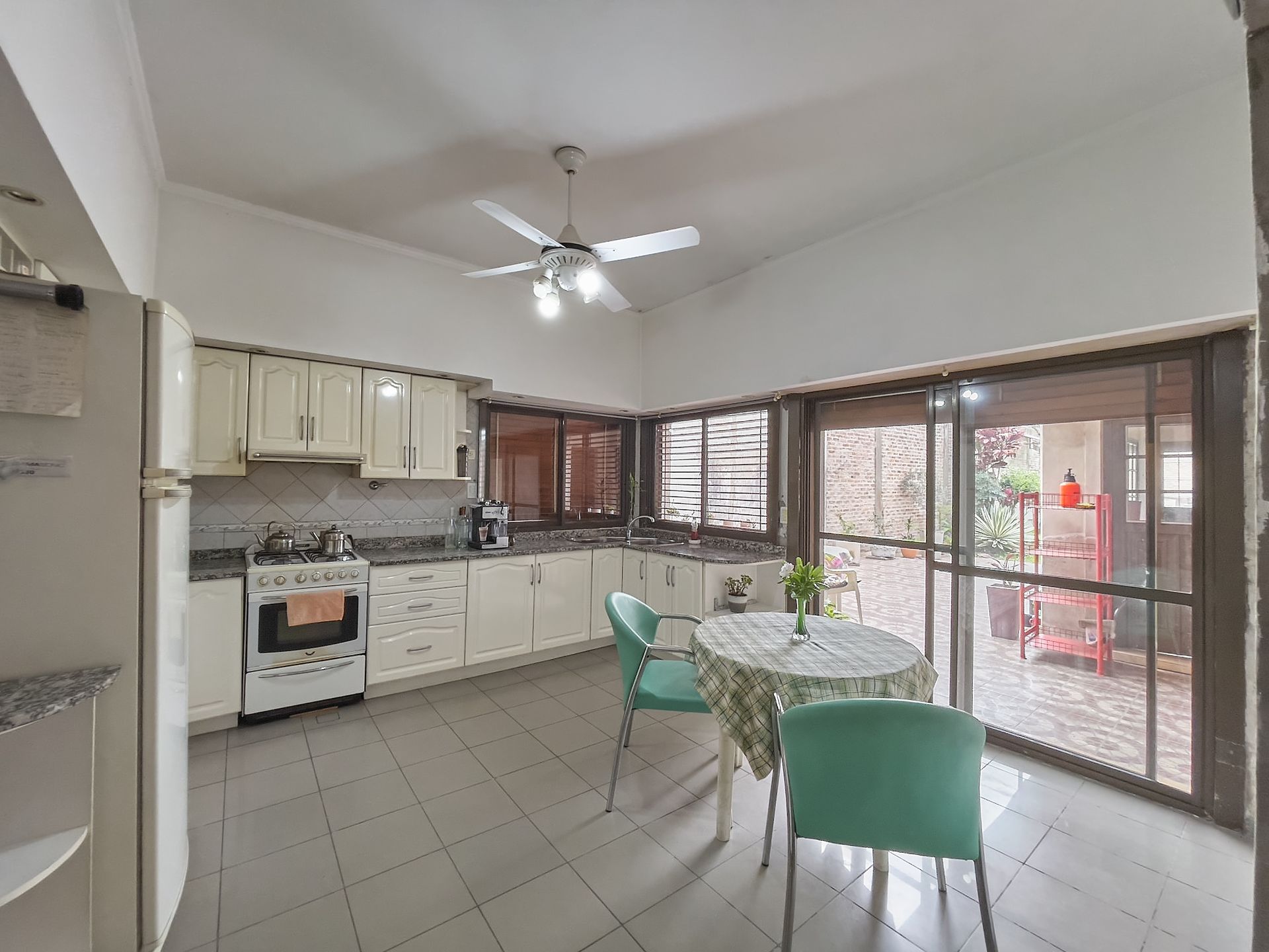 Venta casa 5 ambientes con pileta climatizada - 4