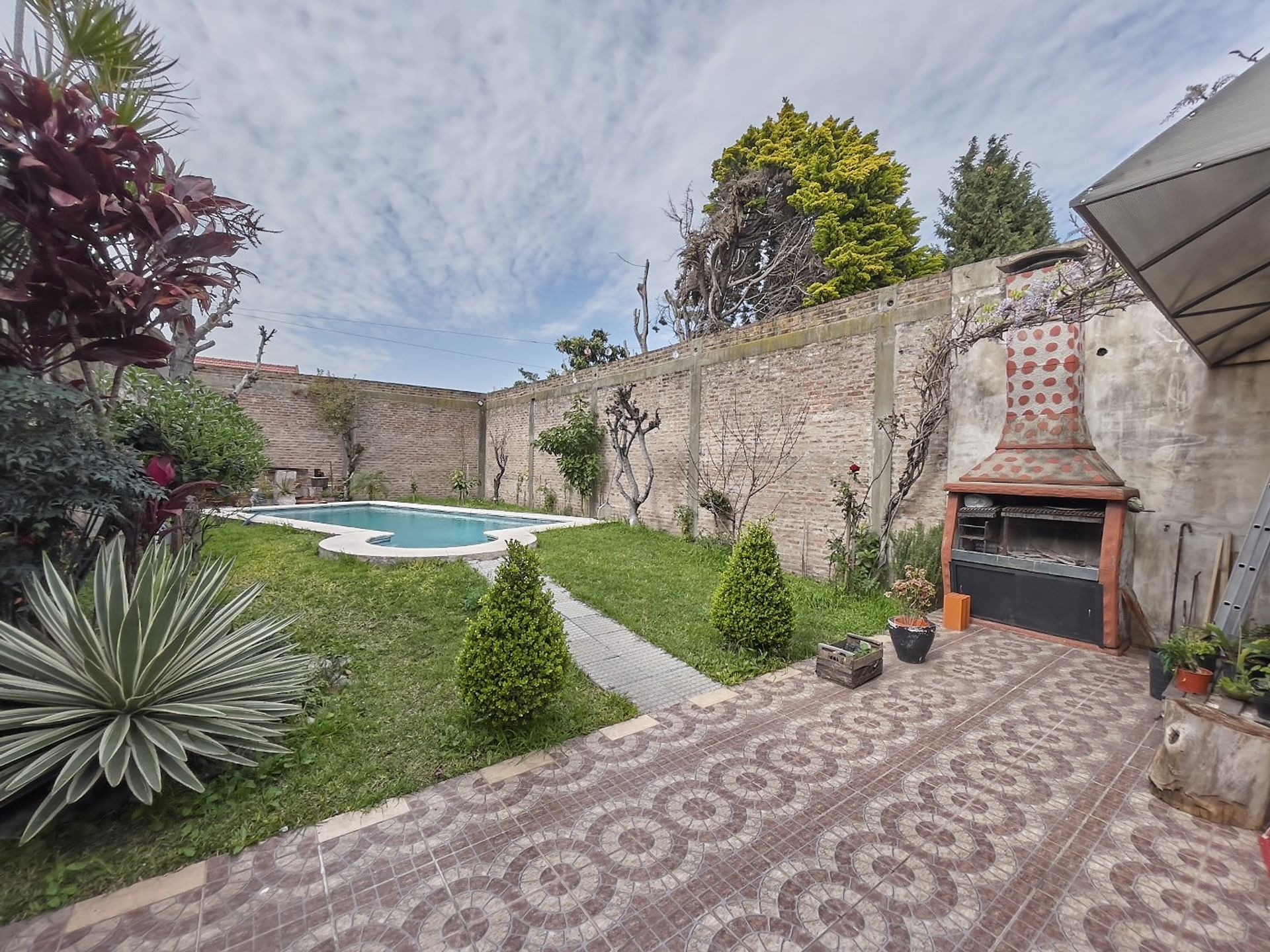 Venta casa 5 ambientes con pileta climatizada - 2