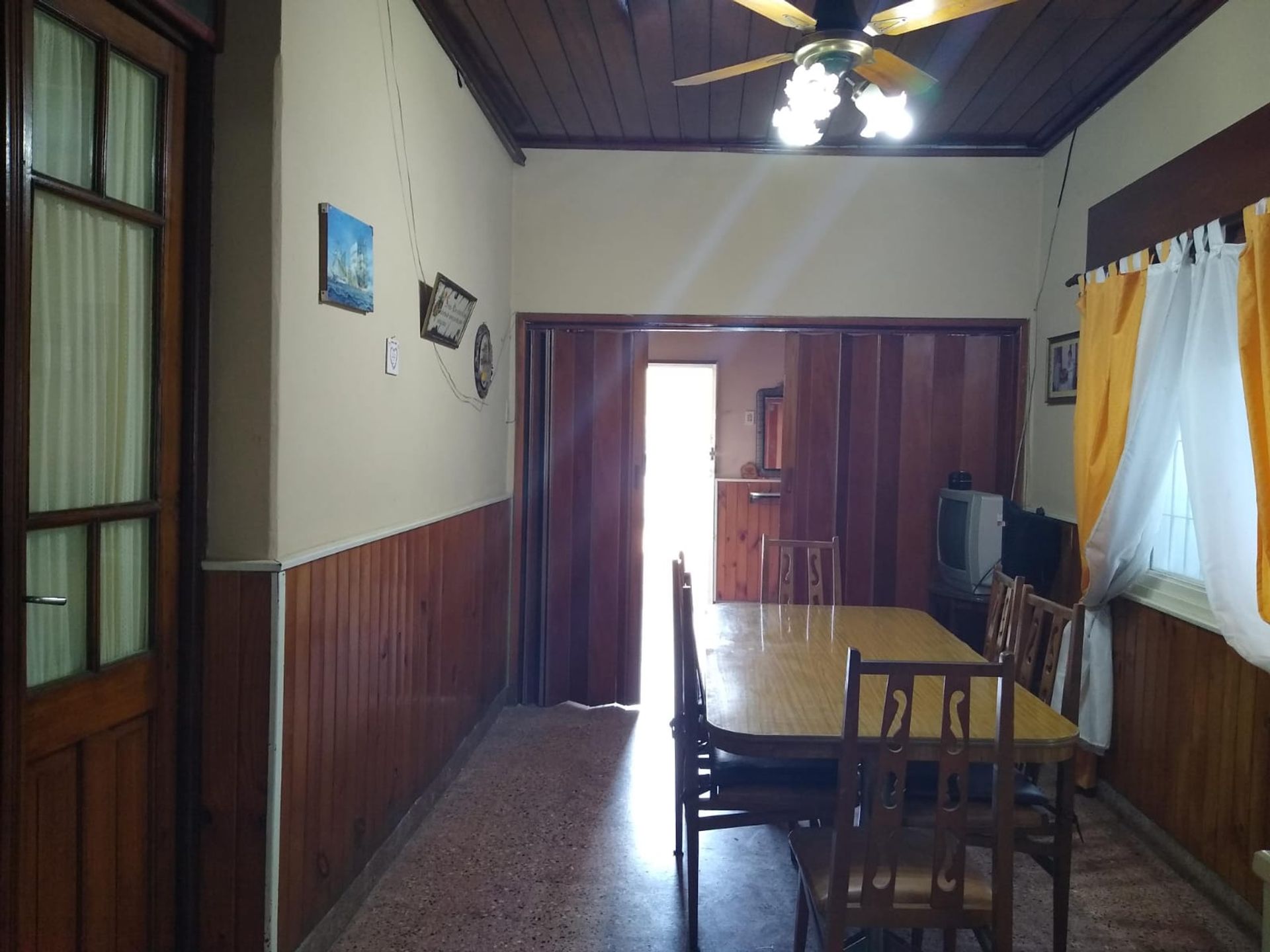 VENTA CASA 4 AMBIENTES CON COCHERA - BANFIELD - 3