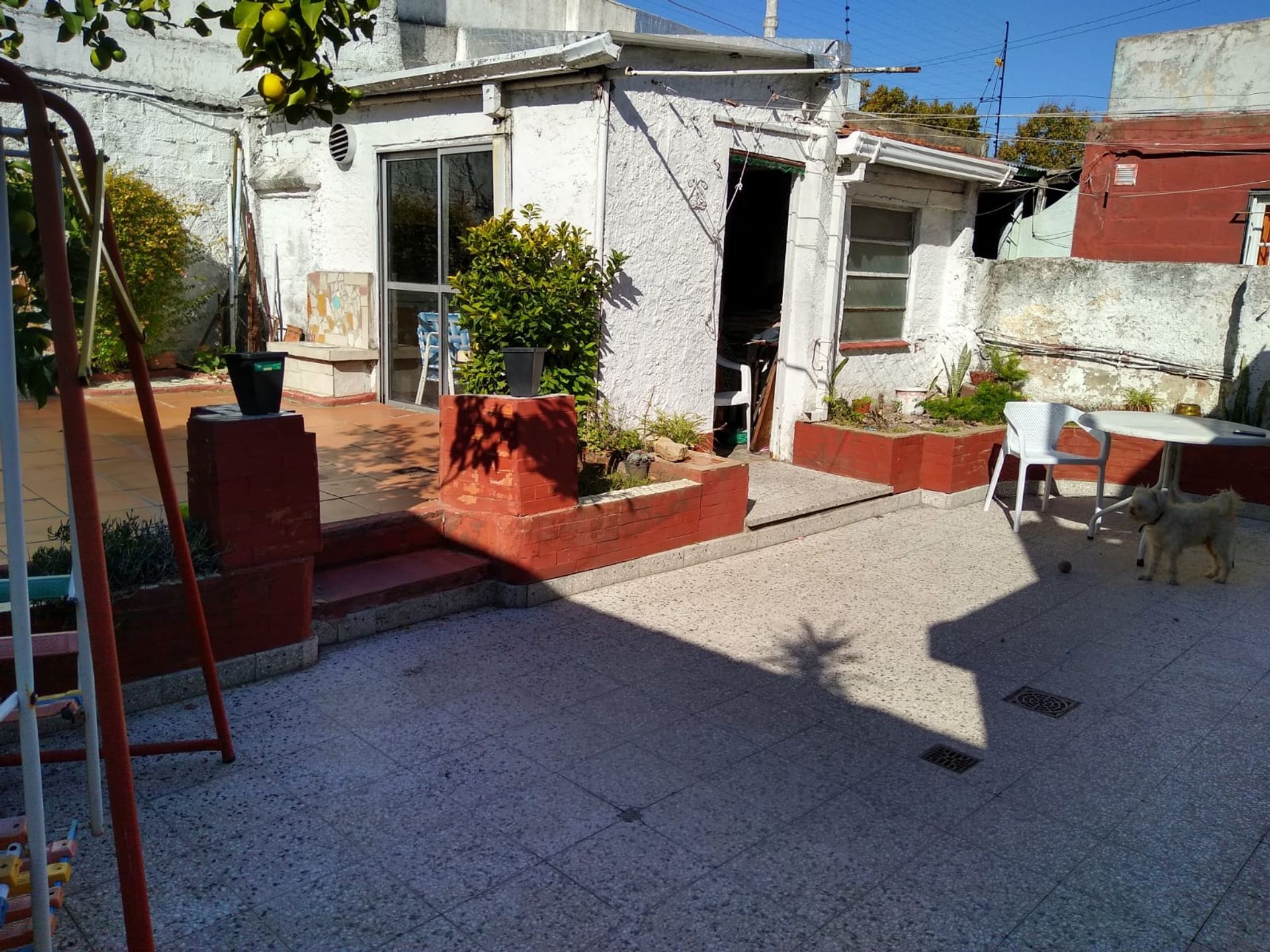 VENTA CASA 4 AMBIENTES CON COCHERA - BANFIELD - 2