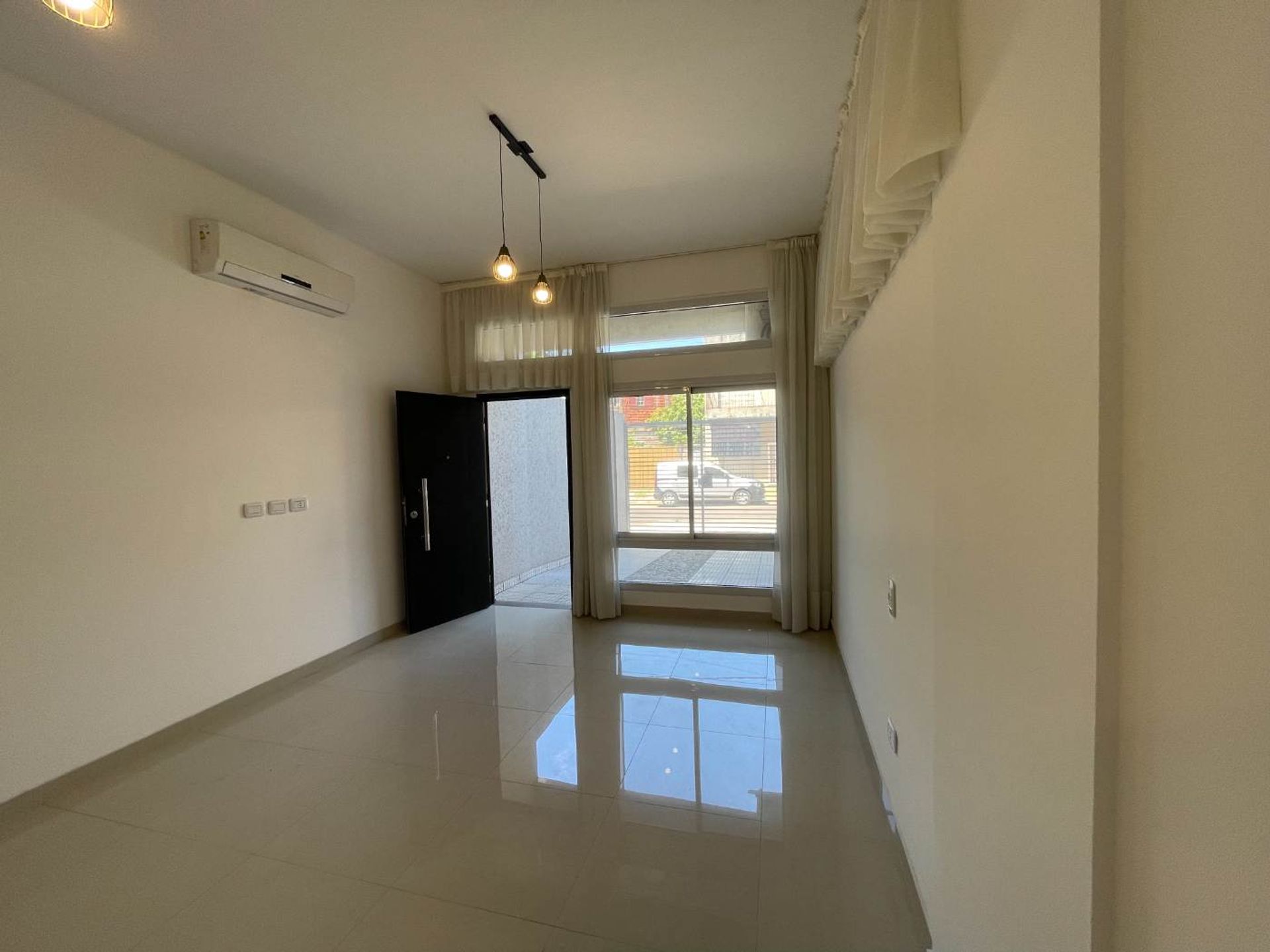 Venta Excelente 2 Ambientes con Cochera (Permuta) - 3