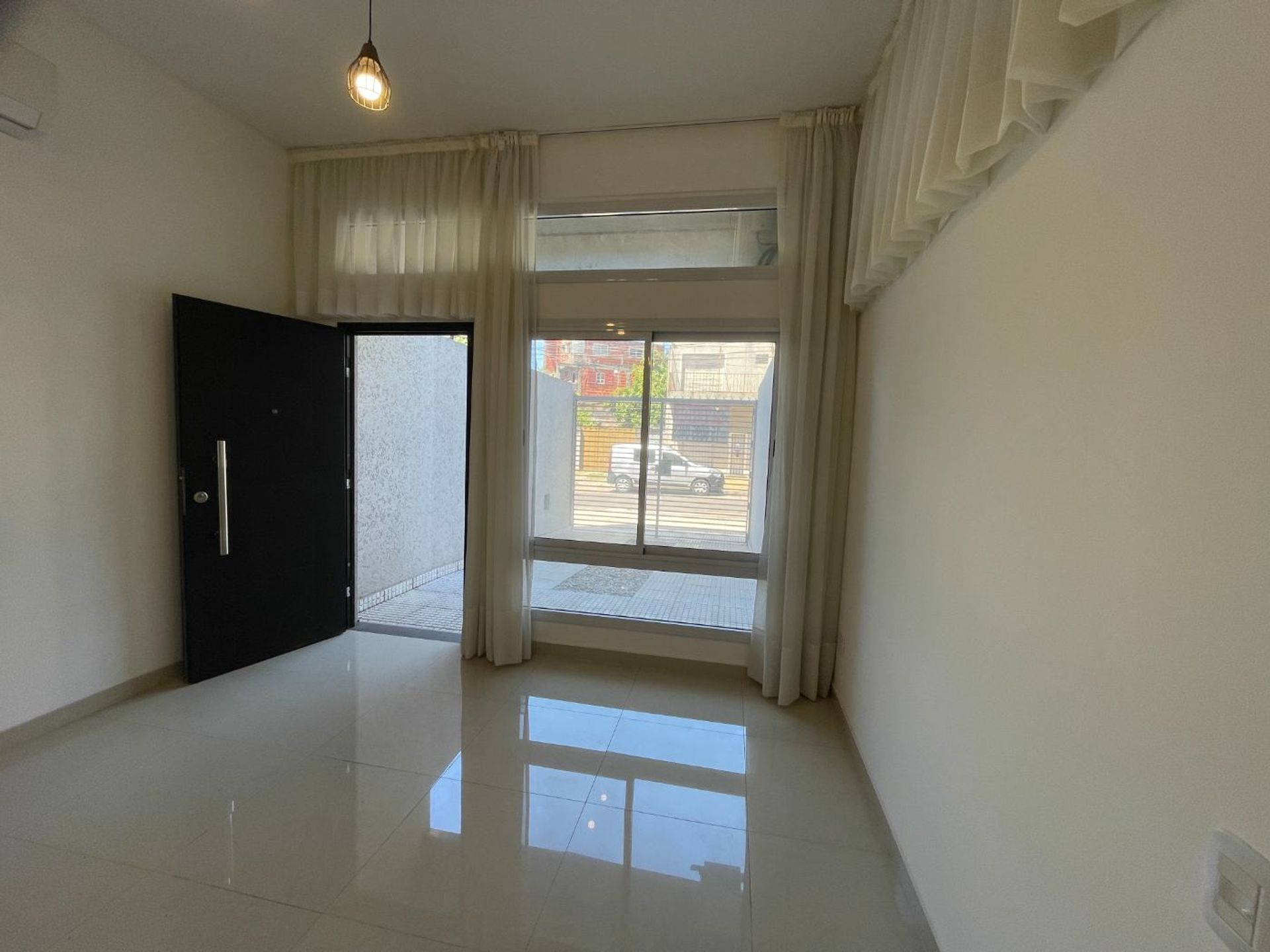 Venta Excelente 2 Ambientes con Cochera (Permuta) - 2