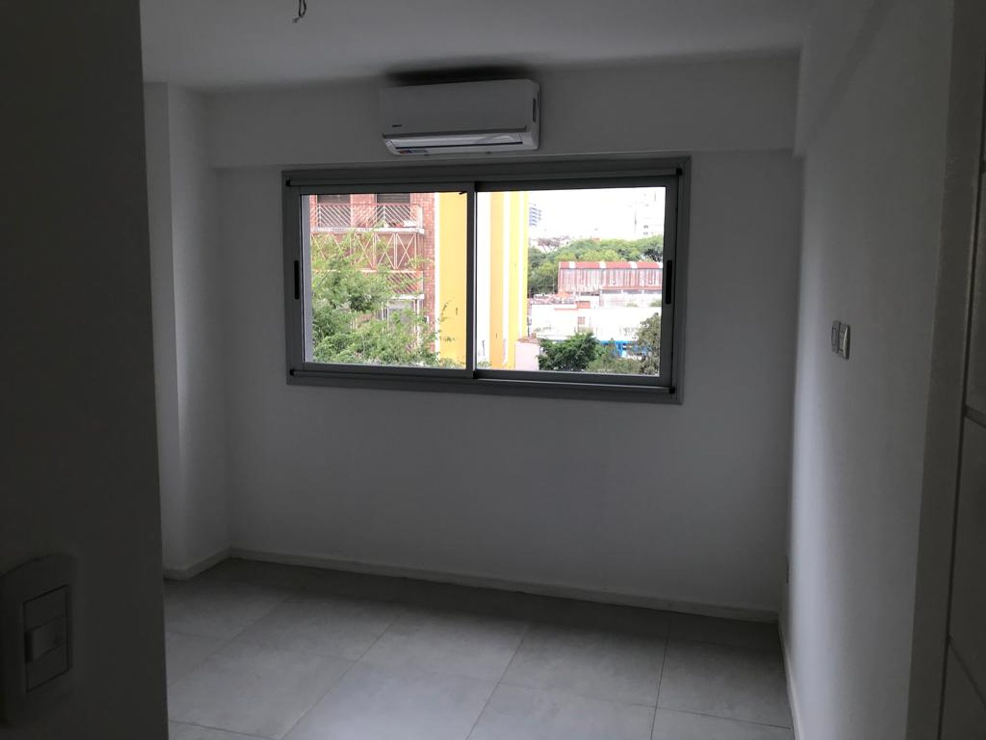 VENTA c/ RENTA 2 AMBIENTES. LOMAS ESTE - 9