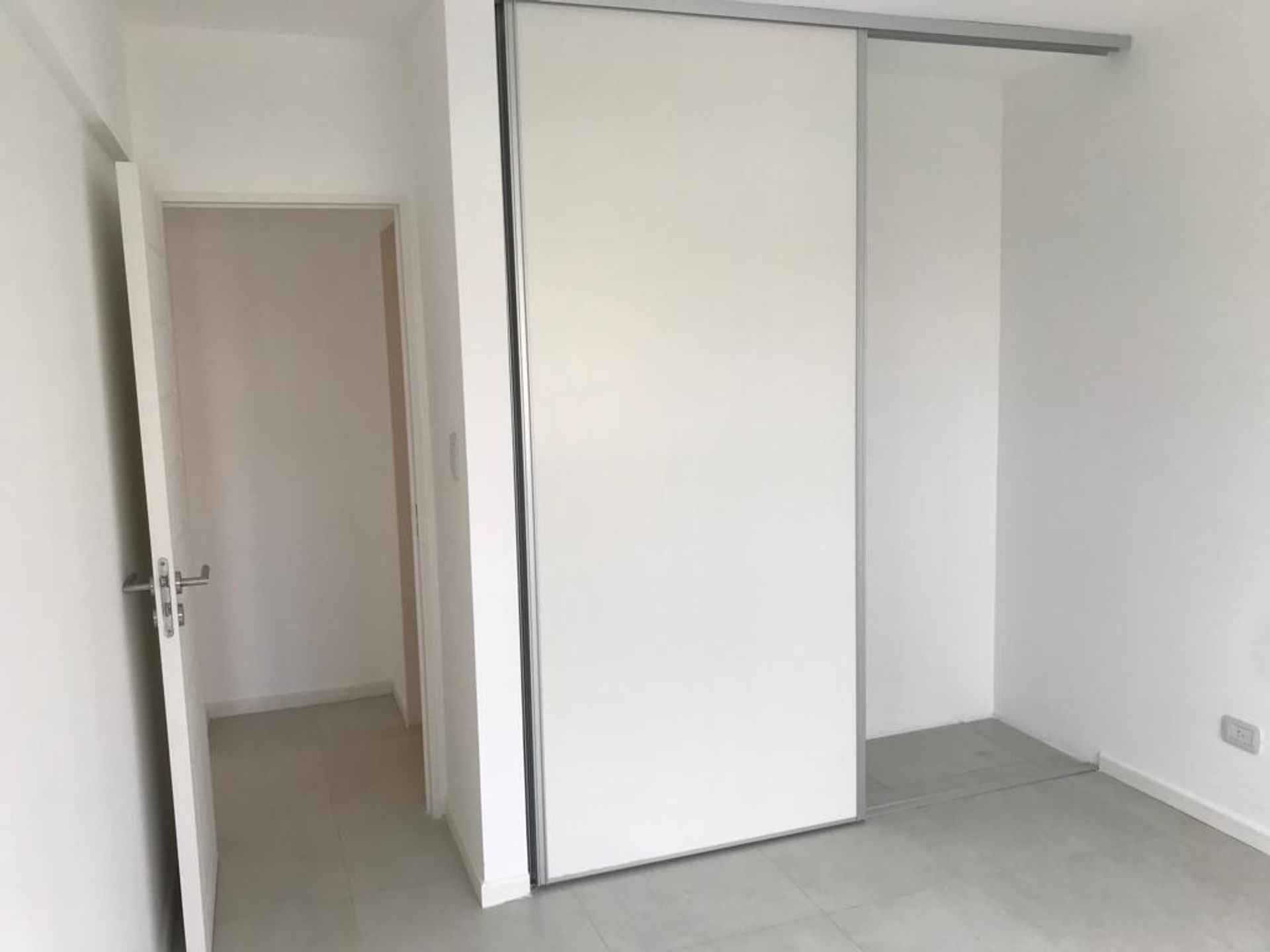 VENTA c/ RENTA 2 AMBIENTES. LOMAS ESTE - 8